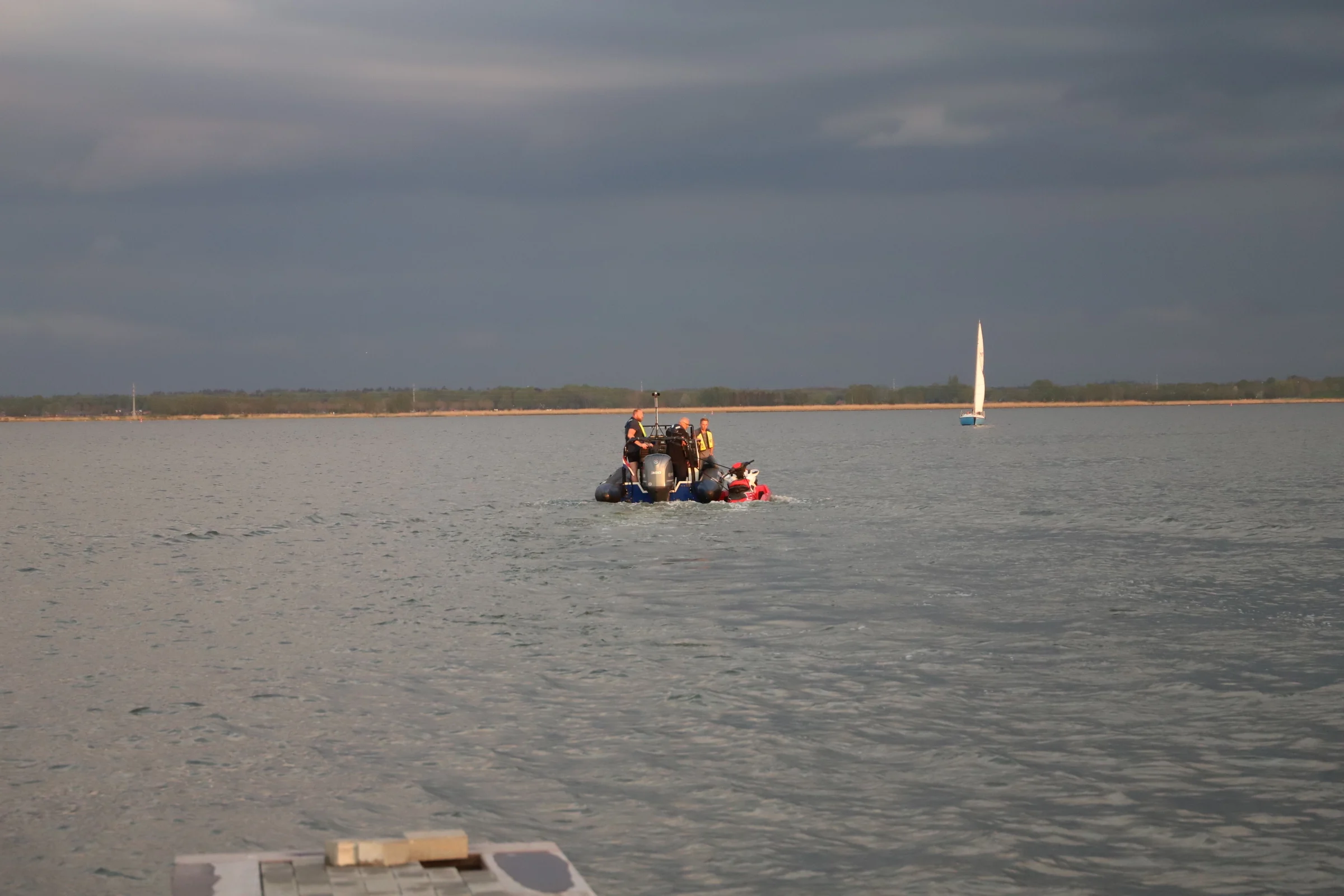 Botsing tussen speedboot en jetski op Veluwemeer: gewonde naar ziekenhuis