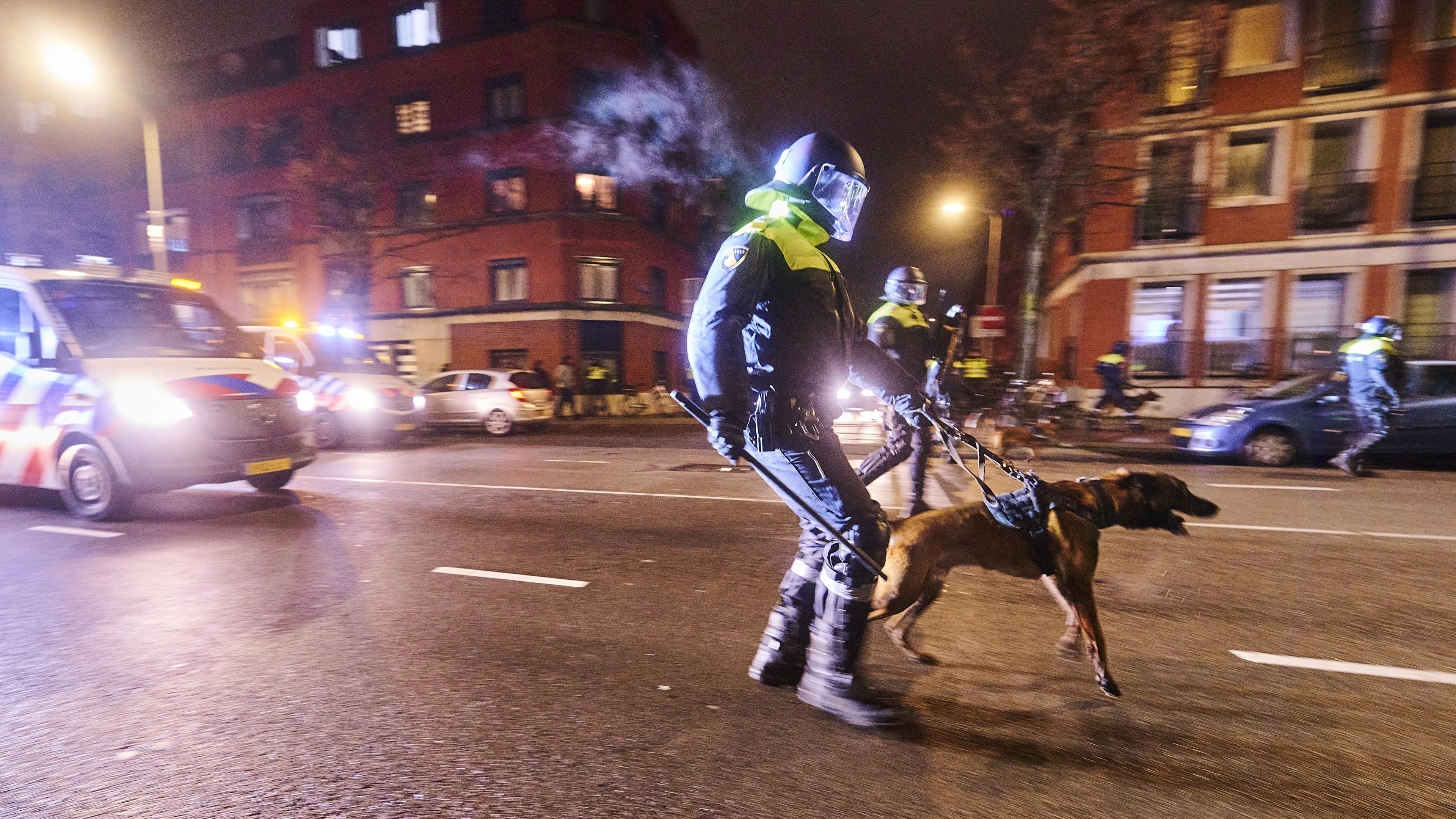 Feeststemming na gewonnen WK-wedstrijd Marokko slaat om, ME in meerdere steden in actie