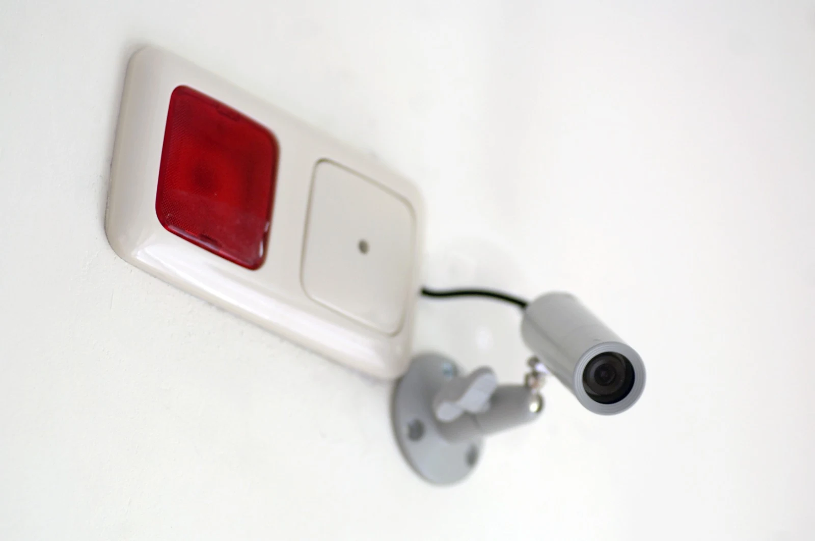 Goedkope beveiligingscamera gescoord? Let op: mogelijk wordt er meegekeken