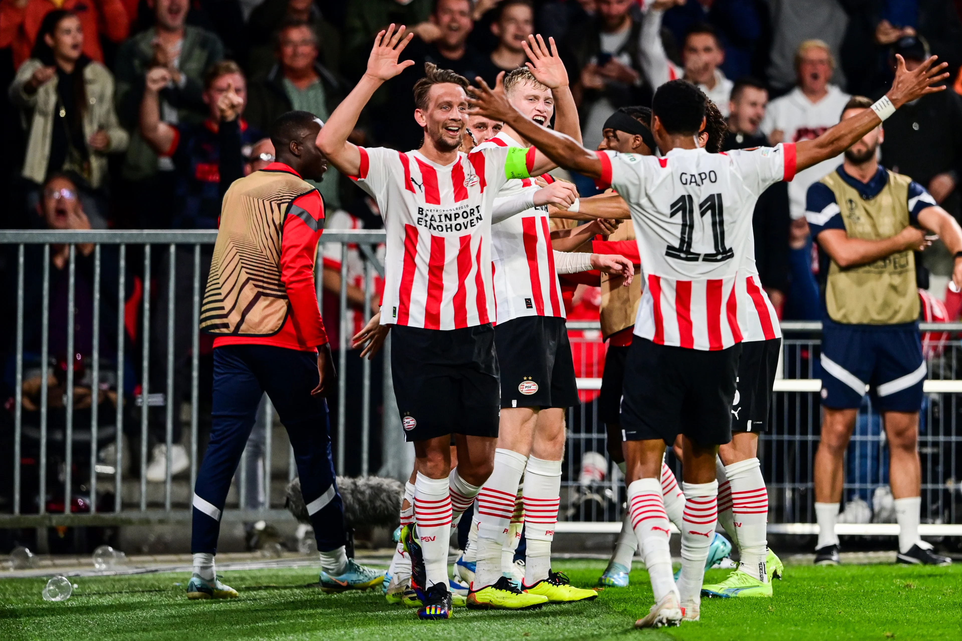 PSV en AZ kunnen zich opmaken voor vervolg Europees voetbal na winst