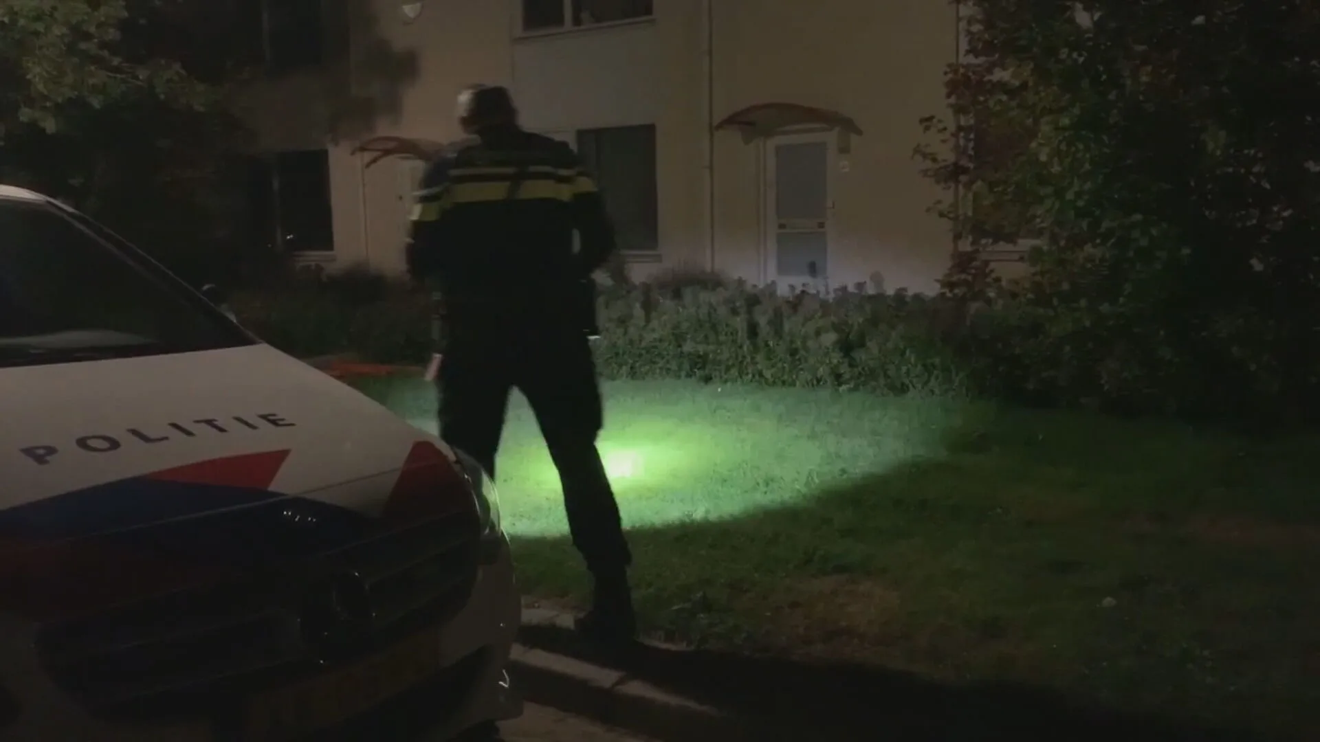Explosie achter woning in Almelo: 'Ramen liggen eruit'