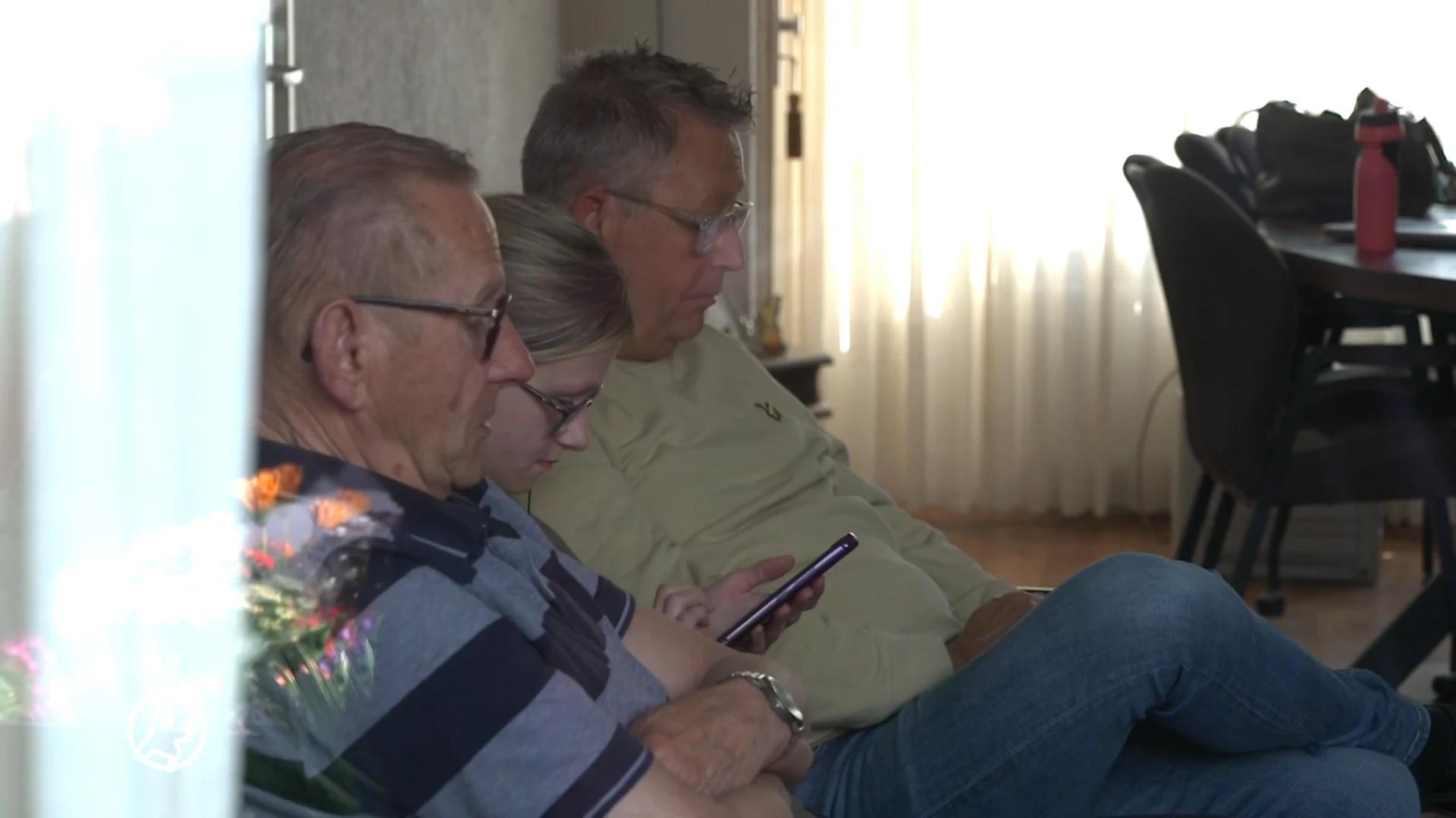 William (52) woont met tienerdochter op zolder bij bejaarde vader