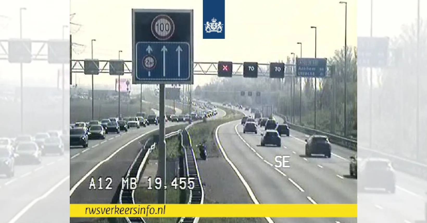 Motorrijder verliest telefoon op A12, en gaat vervolgens zelf op drukke snelweg zoeken