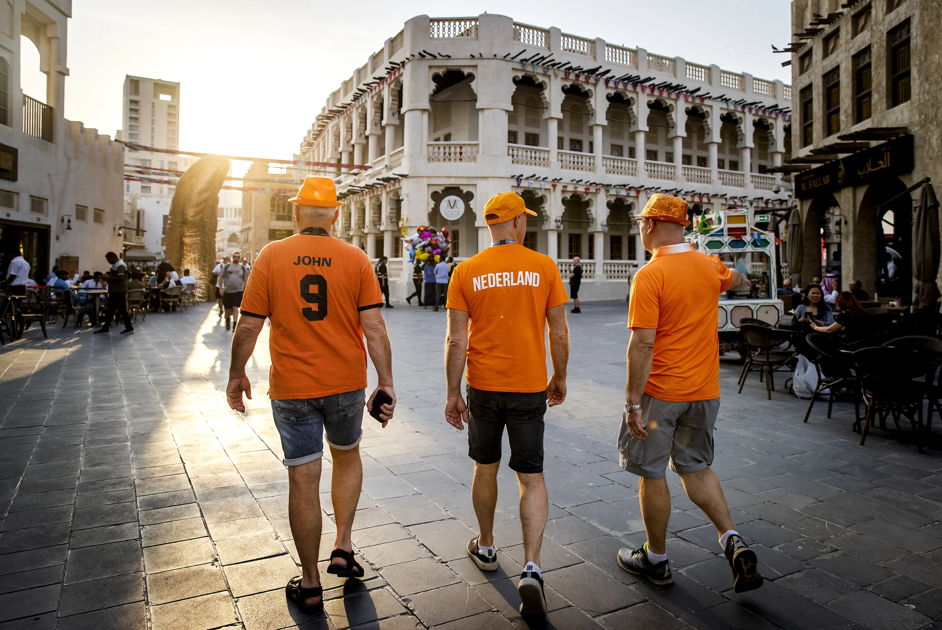 Door Qatar uitgenodigde Oranjefan vermaakt zich ook zonder dagvergoeding op WK: 'Komen we wel uit'