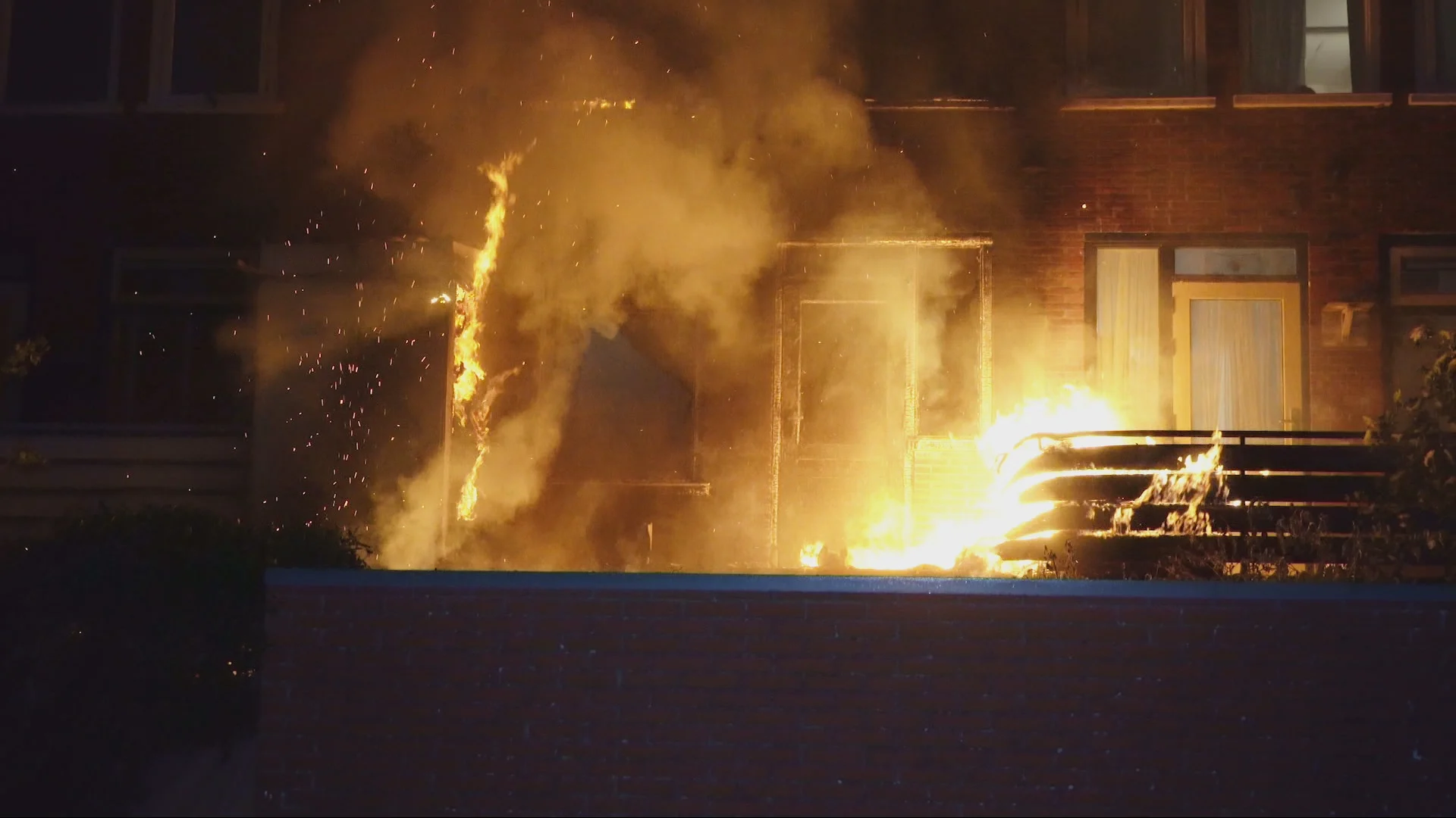 'Gewonde bij uitslaande brand in Groningen, persoon opgepakt'