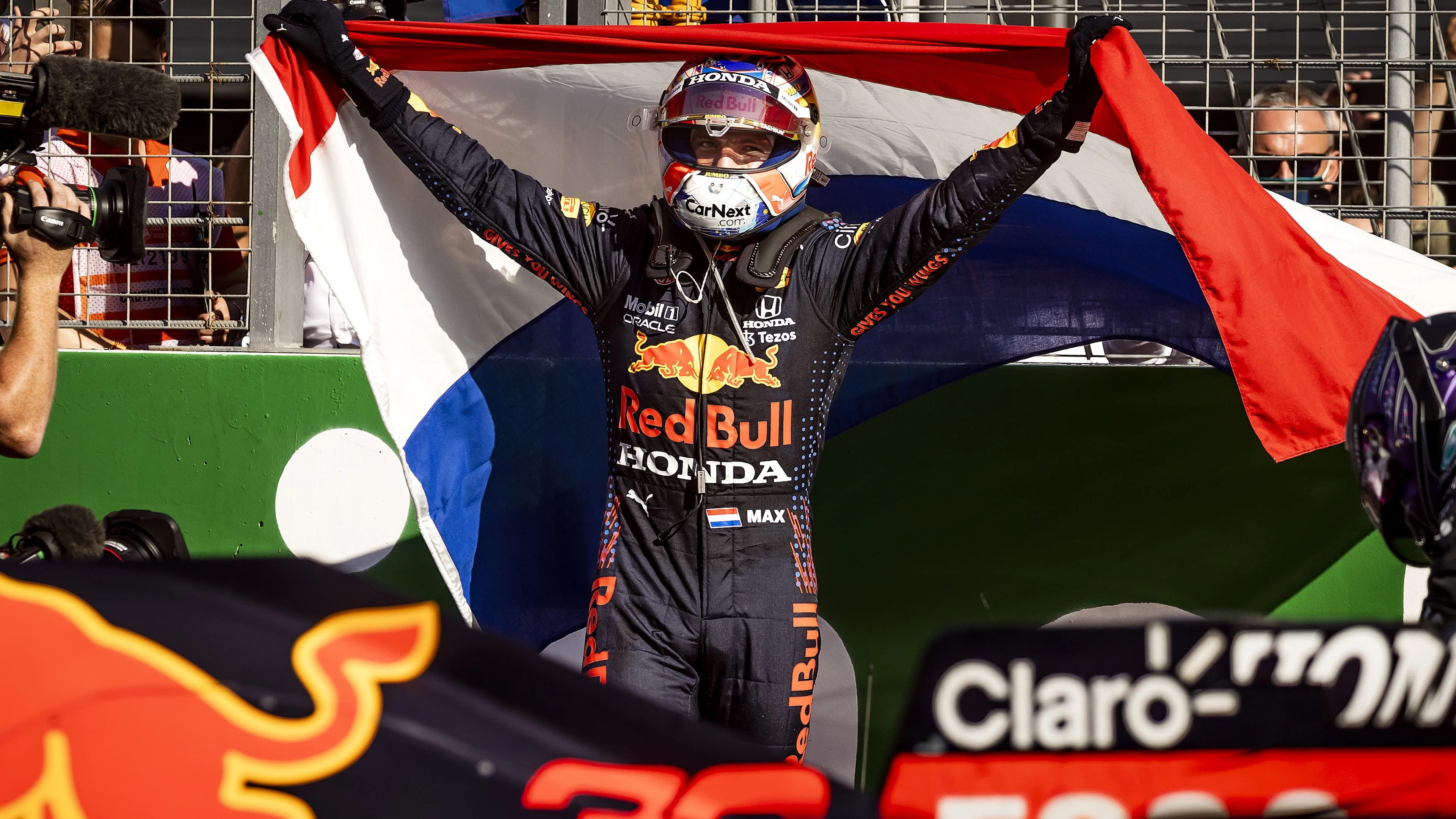 Max Verstappen laat fans juichen met winst in Grand Prix Zandvoort