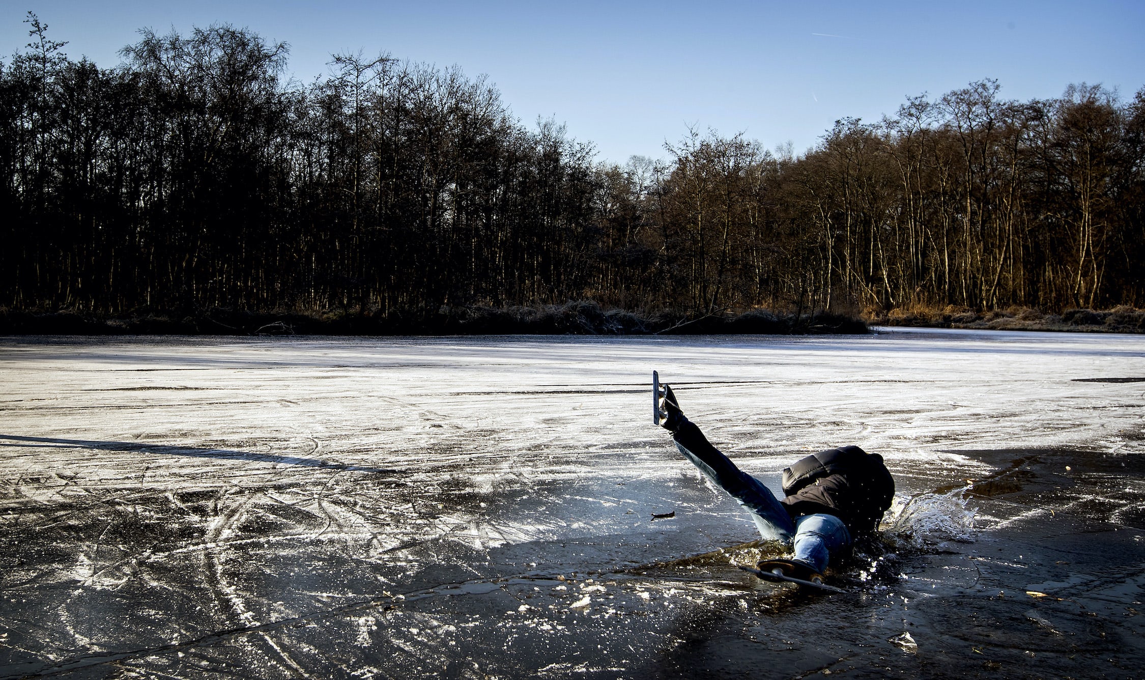 IJspret niet zonder risico: reddingsbrigade geeft tips voor als je door het ijs zakt 