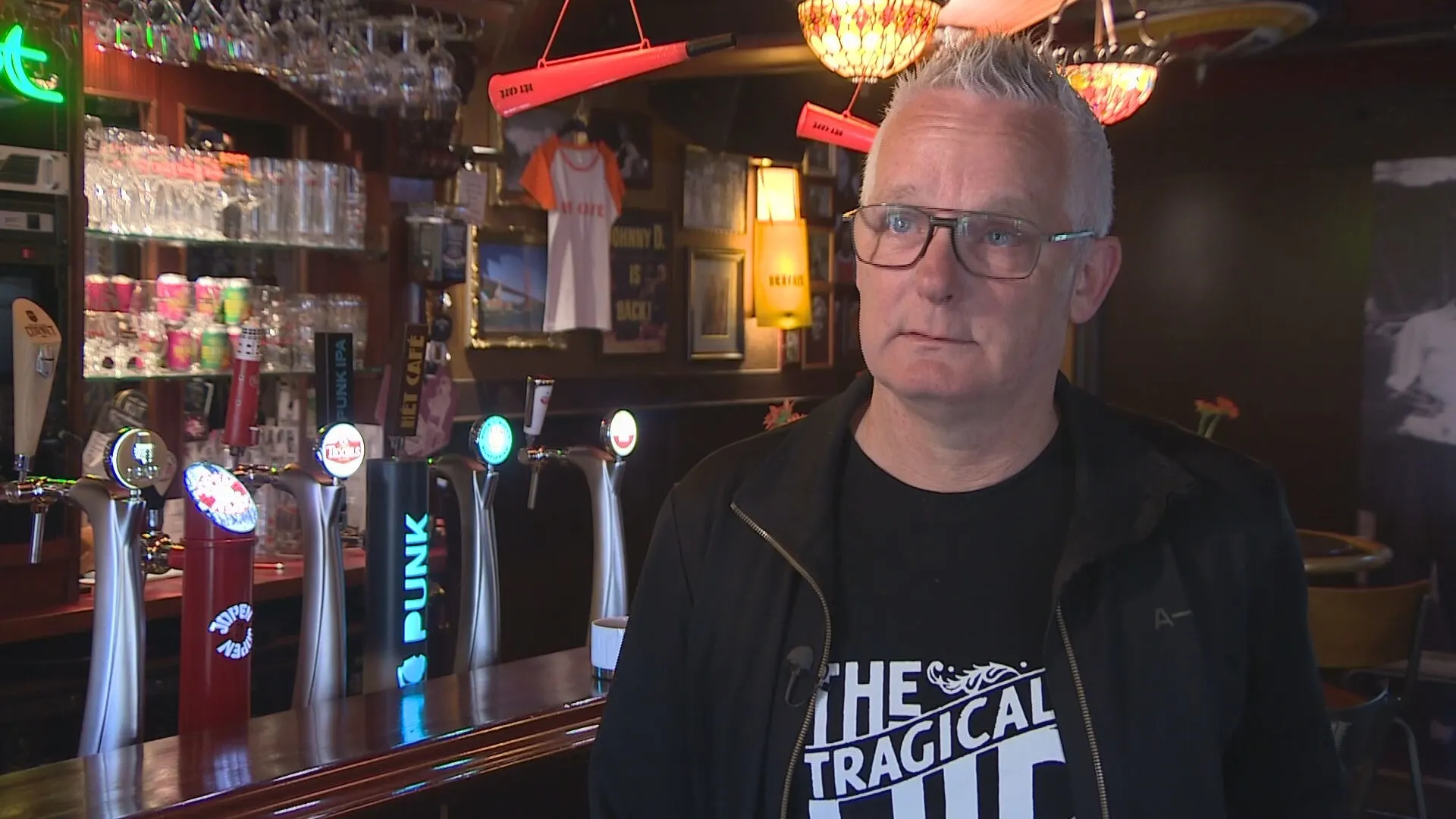 Woede om Oranjefeest met CoronaCheck: 'Ga maar lekker failliet'