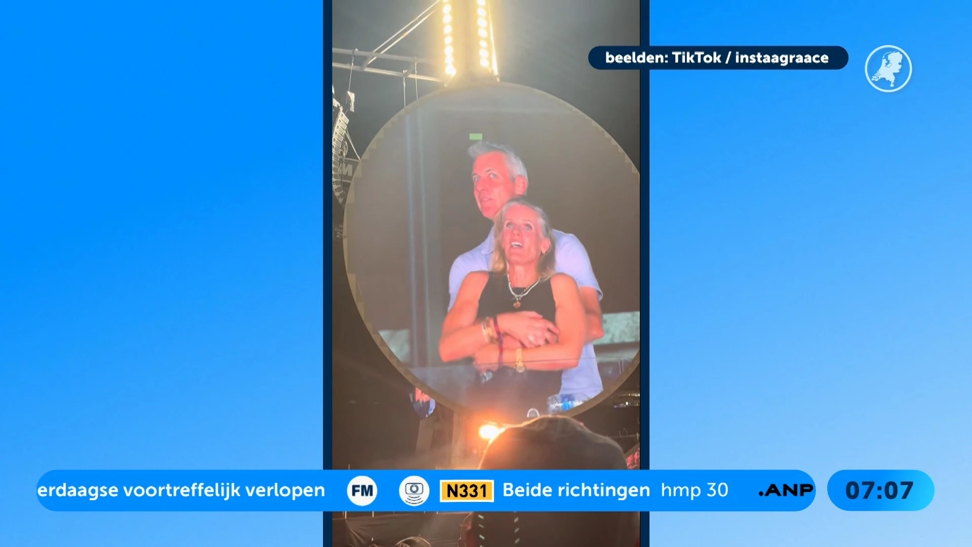 Gênant moment op kisscam leidt tot schorsing: Amerikaanse CEO en minnares gesnapt tijdens Coldplay-concert