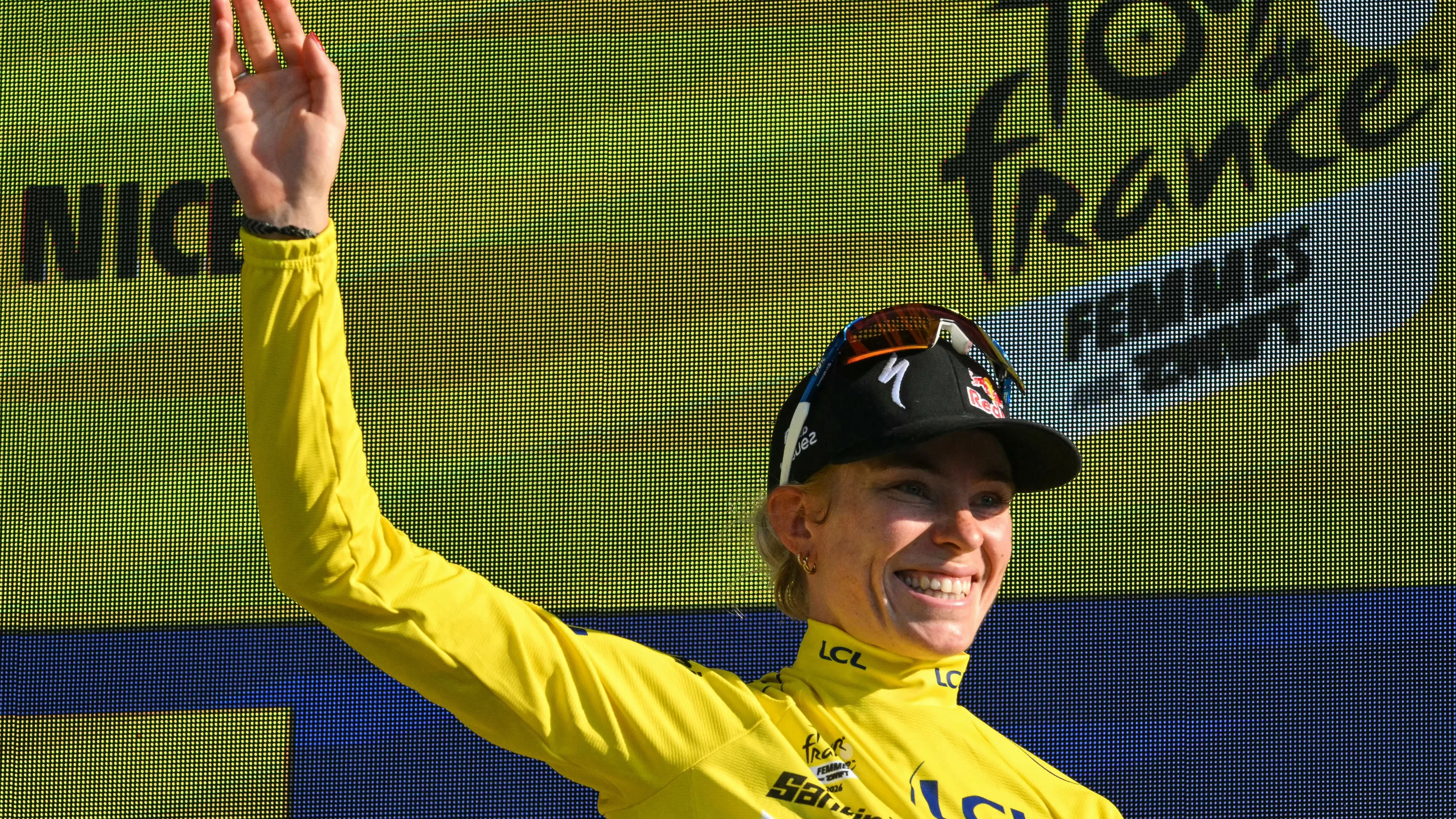 Demi Vollering wint voor tweede keer Tour de France Femmes