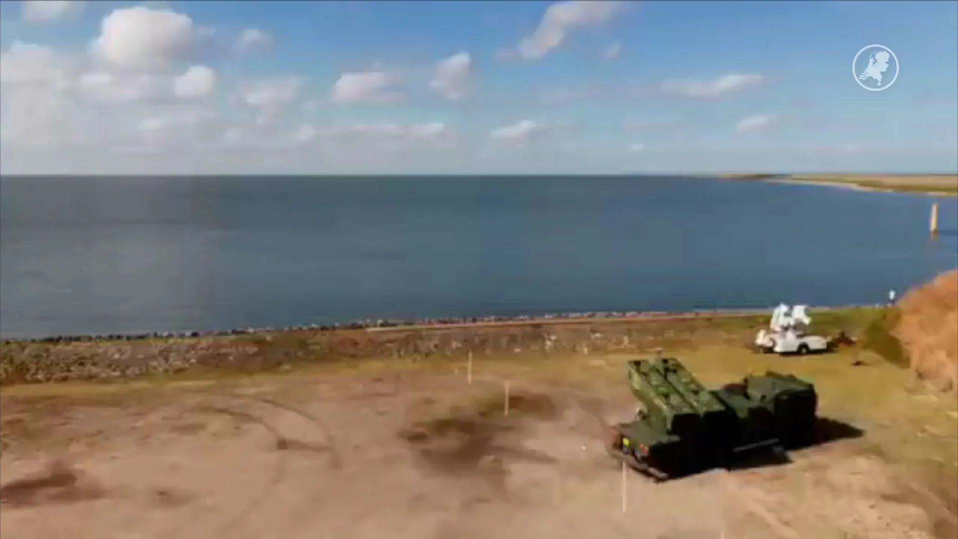 ZIEN: Defensie schiet zware raketten af vanaf Afsluitdijk