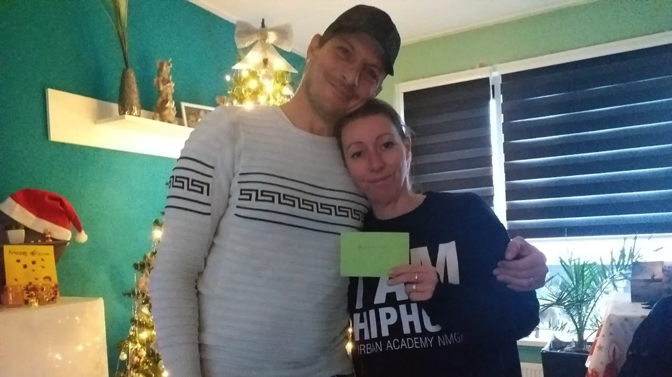 Anonieme weldoenster verrast voedselbankklanten met volle enveloppen