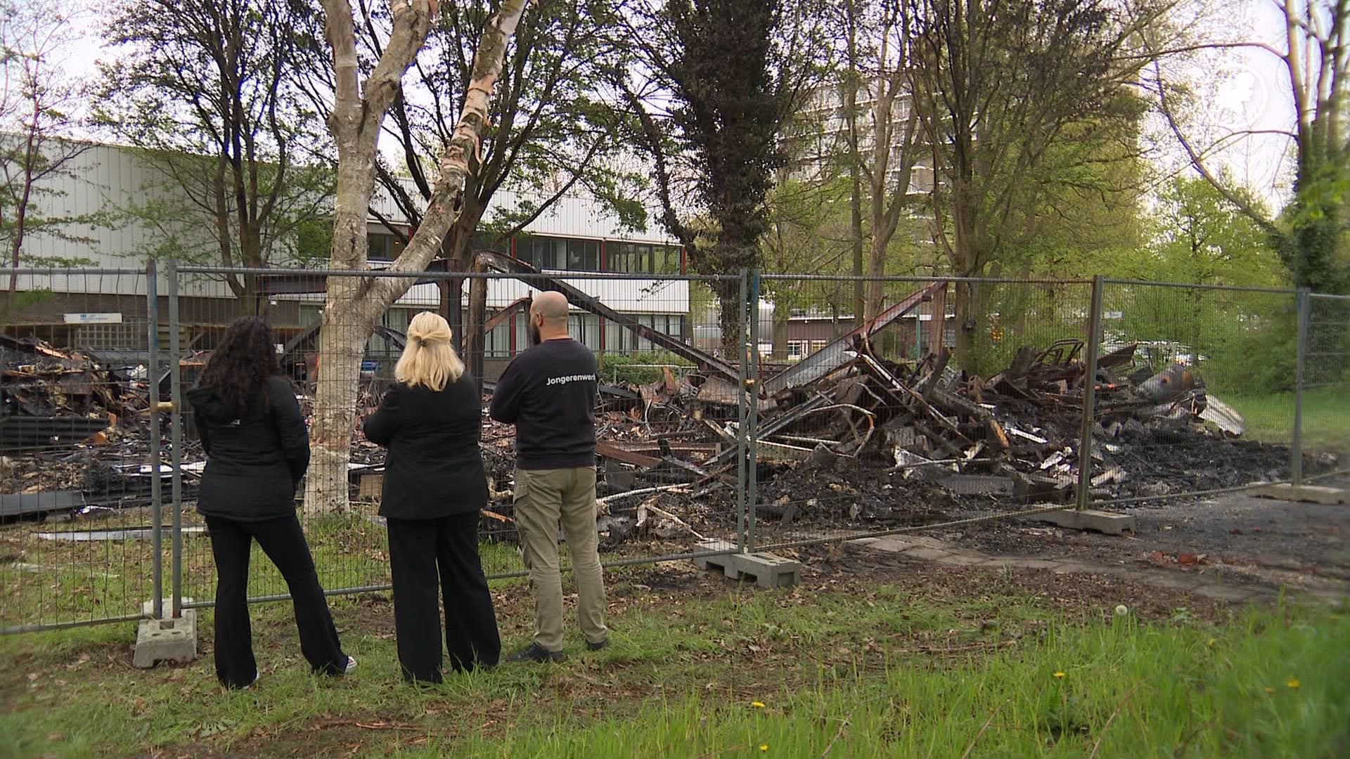 Brand verwoest jongerencentrum: 'Het ligt nu volledig in puin'