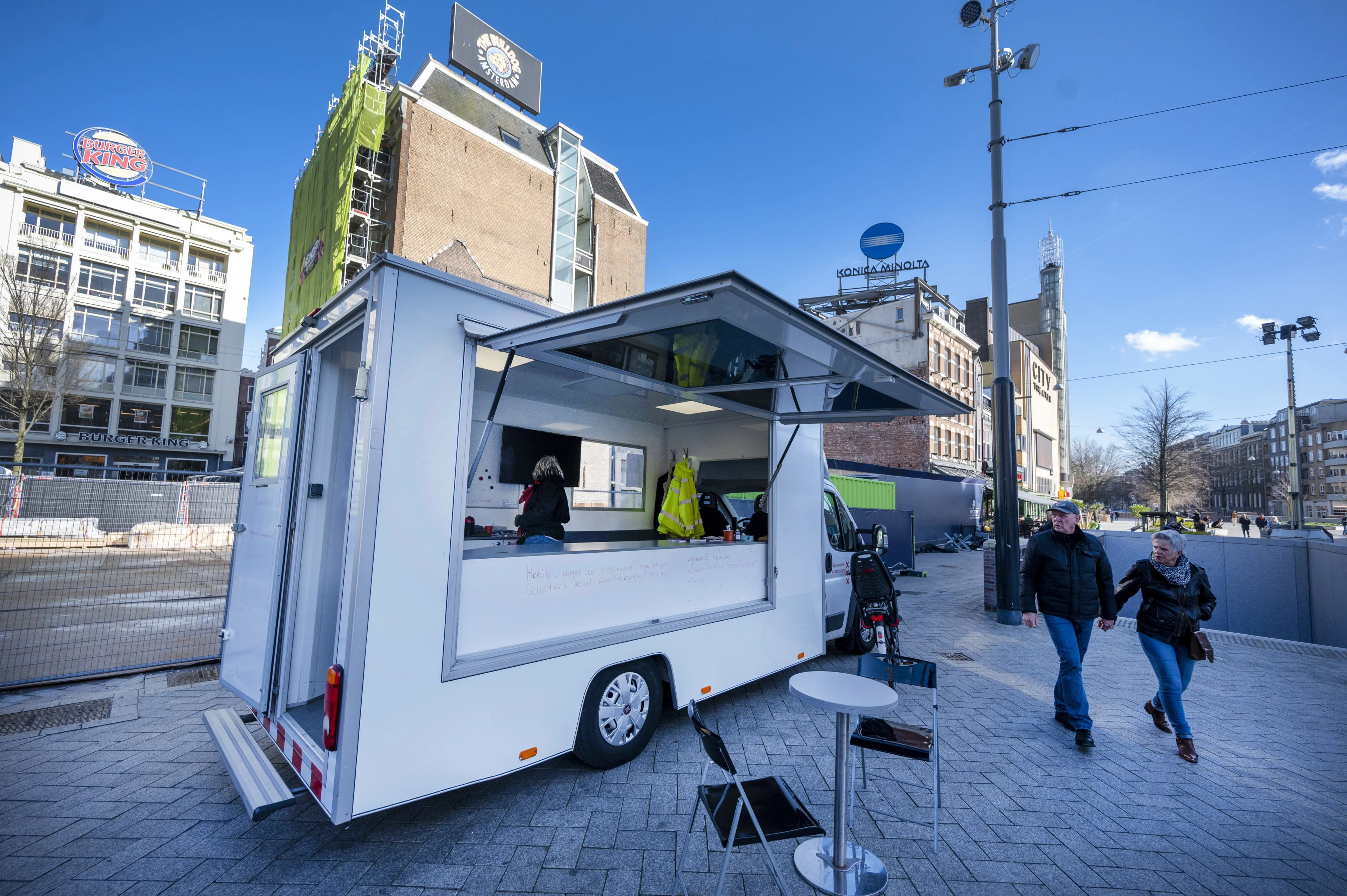 Tientallen mensen langs bij nazorgbus op Leidseplein