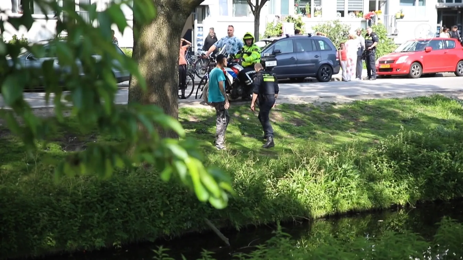 Kindje uit sloot gehaald in Den Haag