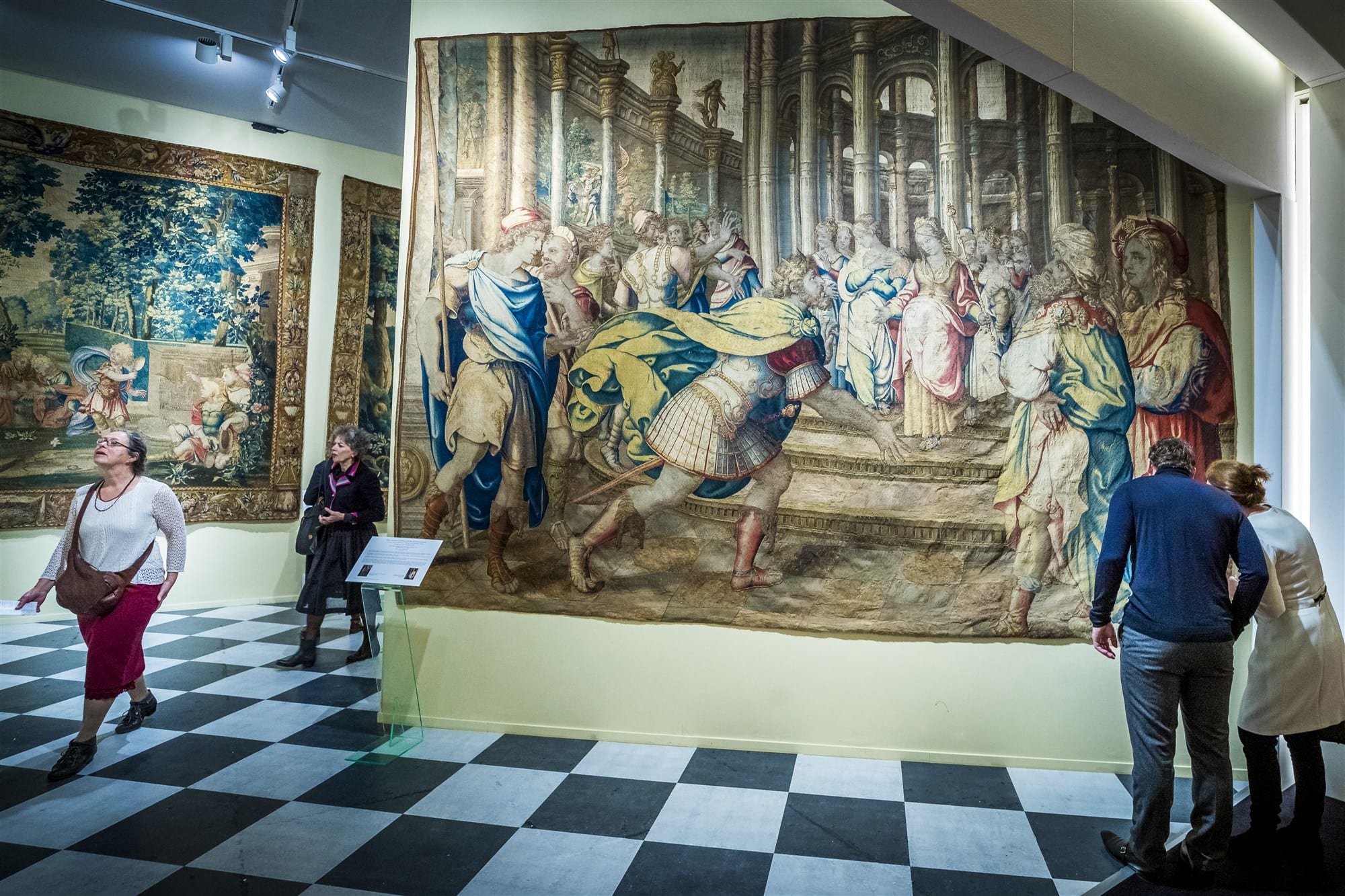 Kunstbeurs Tefaf sluit na besmetting handelaar