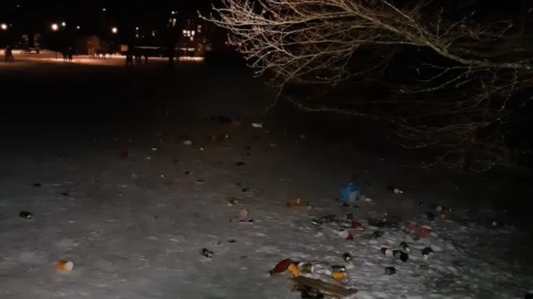Park verandert in vuilnisbelt door vluchtende hangjeugd in Arnhem