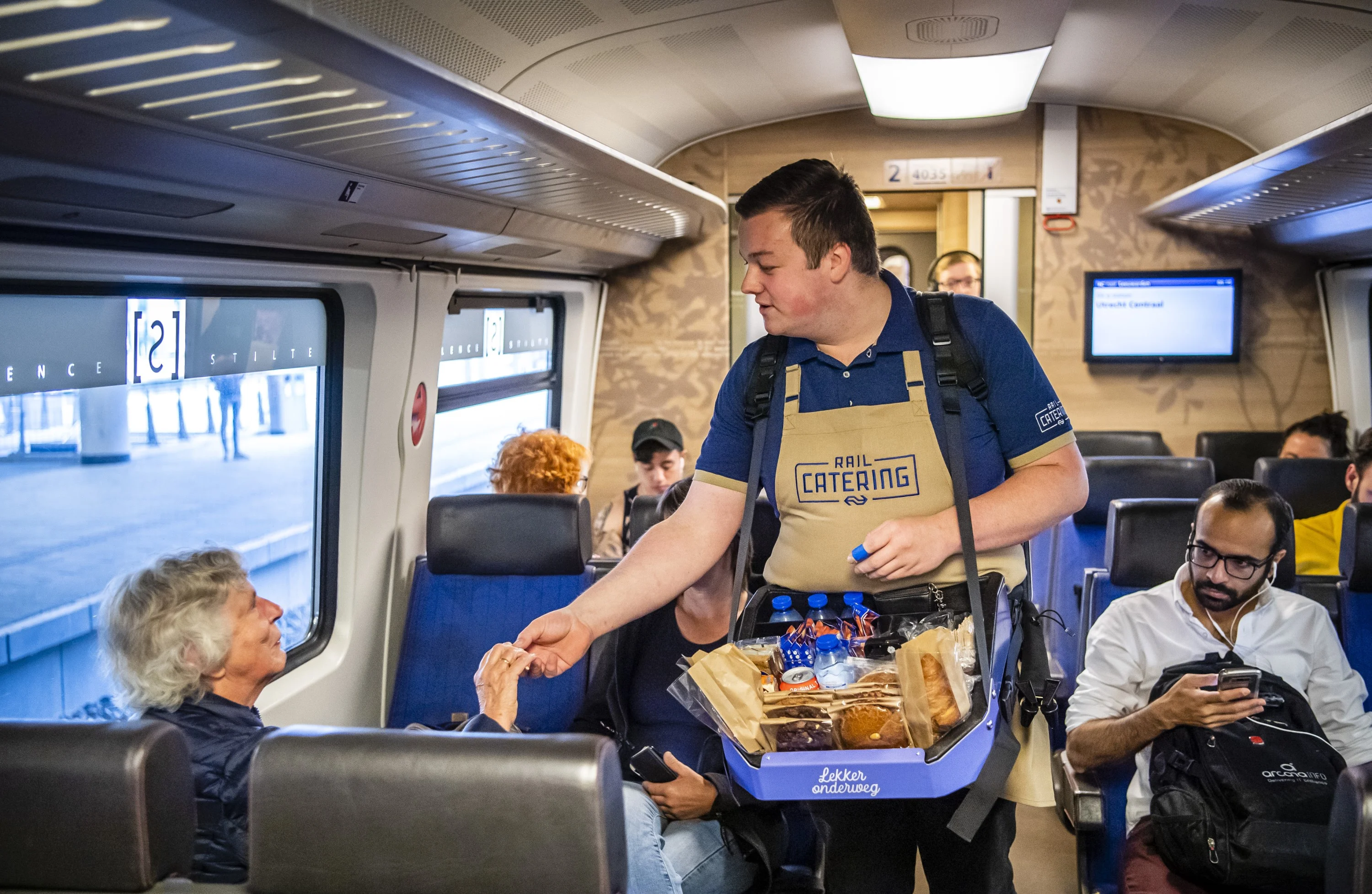 Nooit meer lekkernijen kopen in de trein: NS stopt met railcatering