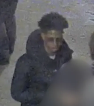 Politie deelt beelden van steekincident in centrum Amsterdam: 'Wie kent deze dealer?'