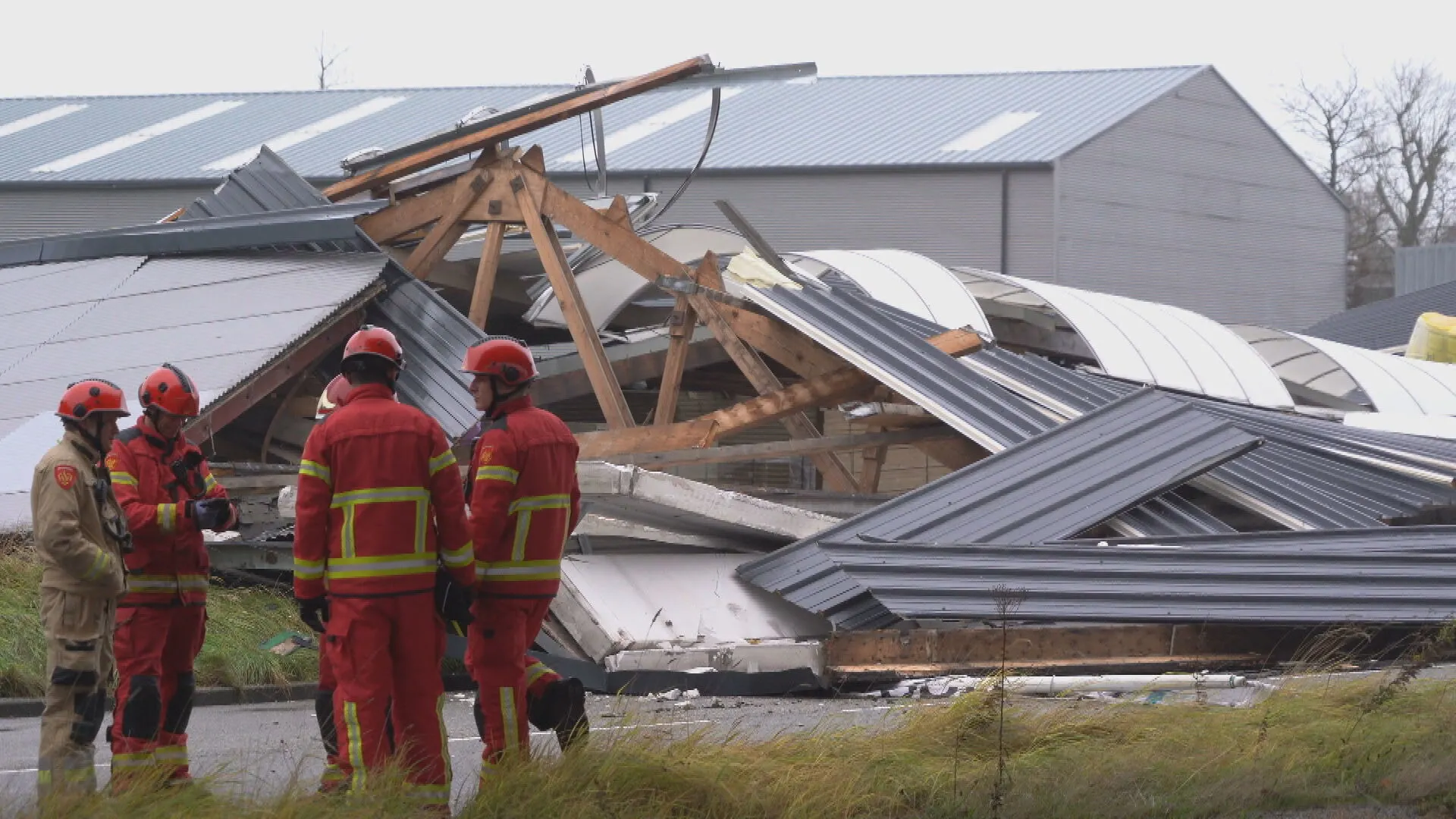 Pand bouwmarkt in Groningen volledig ingestort door harde wind