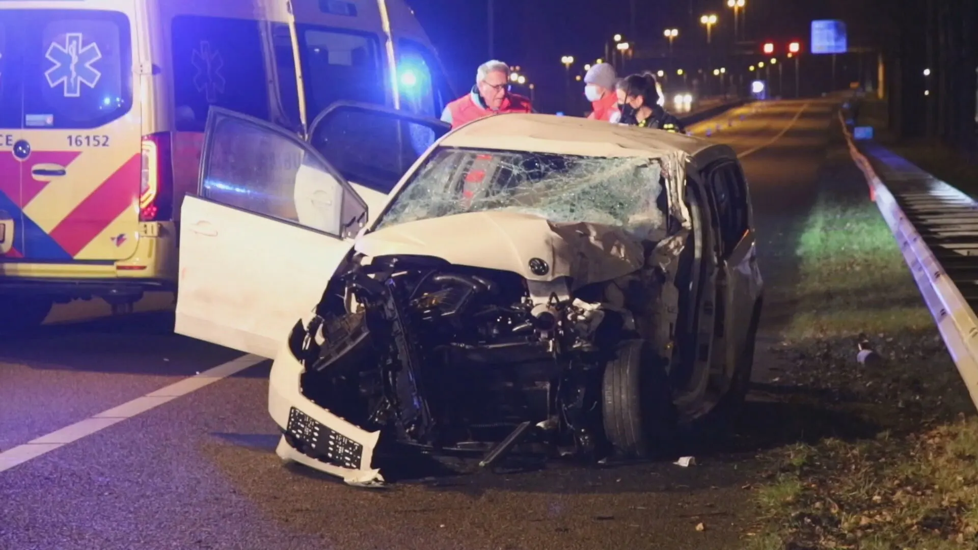Automobilist raakt buiten westen door lachgas en ramt pijlwagen op A20