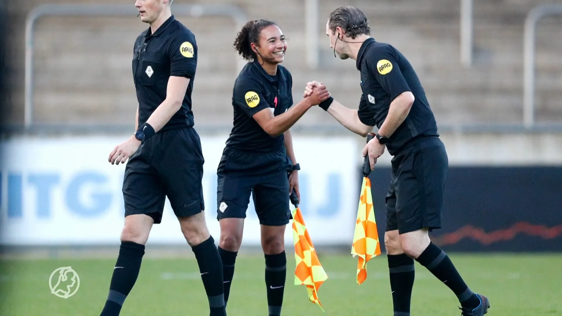 Franca Overtoom is de eerste vrouwelijke assistent-scheidsrechter in de Eredivisie