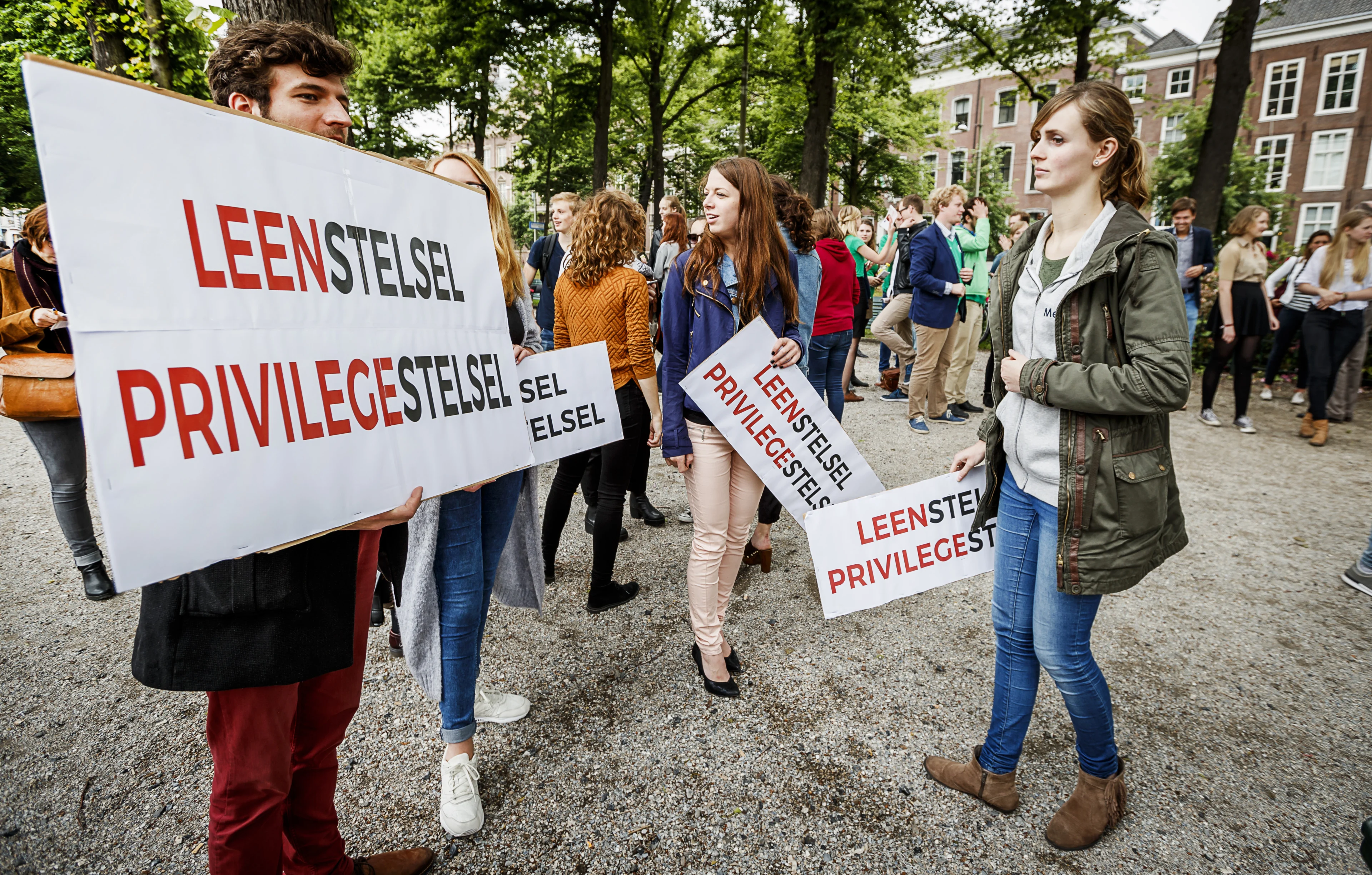 PvdA dumpt leenstelsel en wil studiebeurs terug in nieuw verkiezingsprogramma