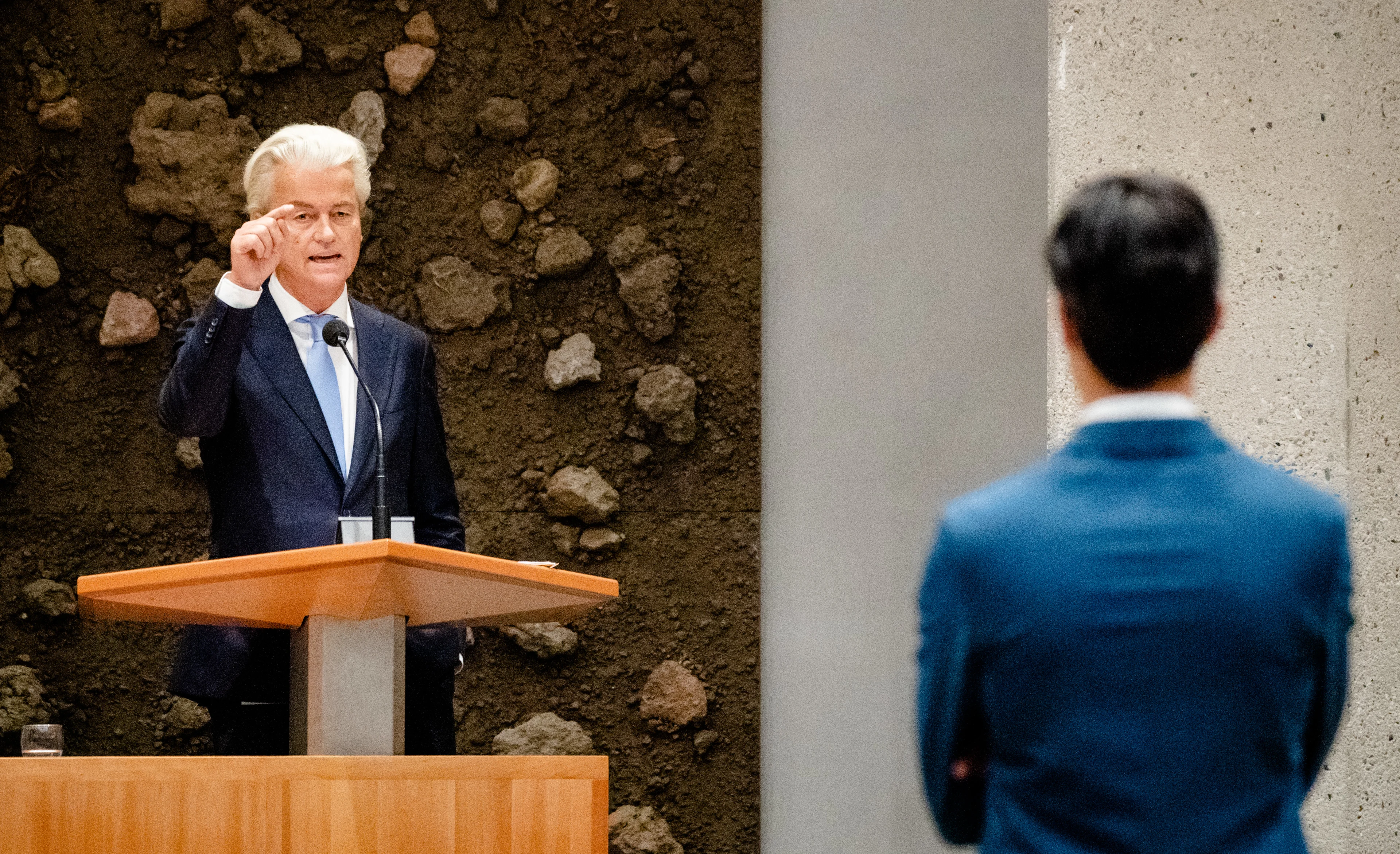 Wilders opent aanval op afwezige Kaag tijdens Algemene Beschouwingen: 'Slap verhaal, bange vrouw'