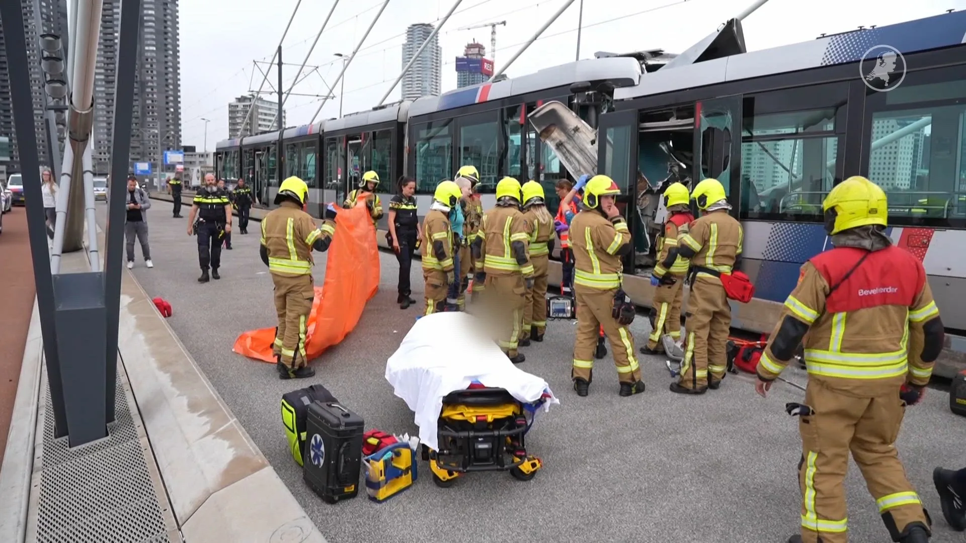Gewonden bij zware botsing tussen twee trams op Erasmusbrug