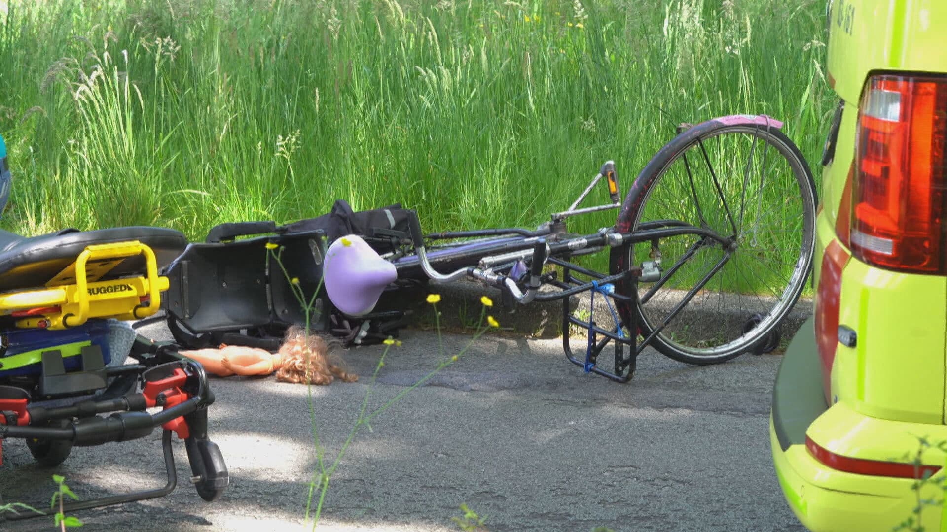 Vrouw en tweejarig kind op de fiets geschept in Hoogeveen