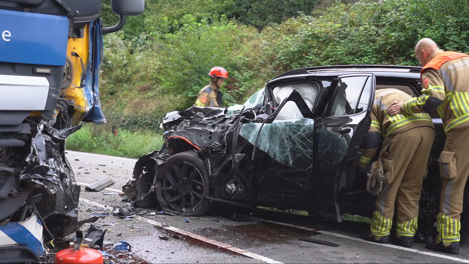 Zwaargewonde bij frontale botsing Tilburg: 'Kind naar het ziekenhuis'