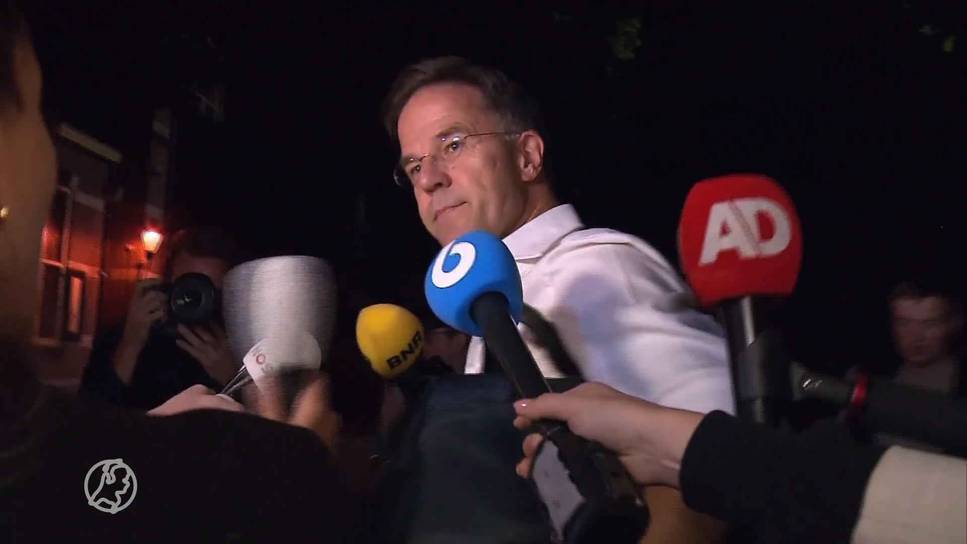 Crisis in het kabinet: VVD voert druk op, vanavond weer asieloverleg