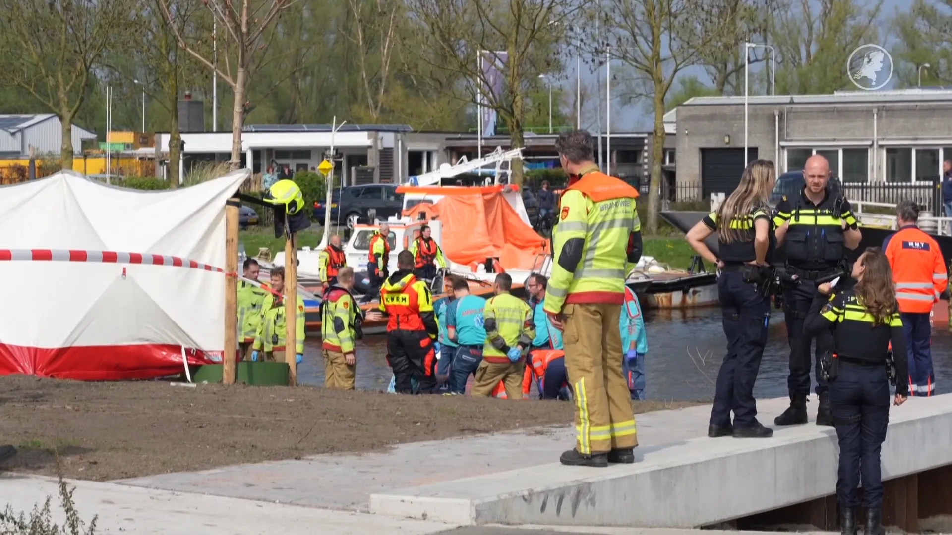 Drama in Elburg: auto schiet water in, man overleeft het niet