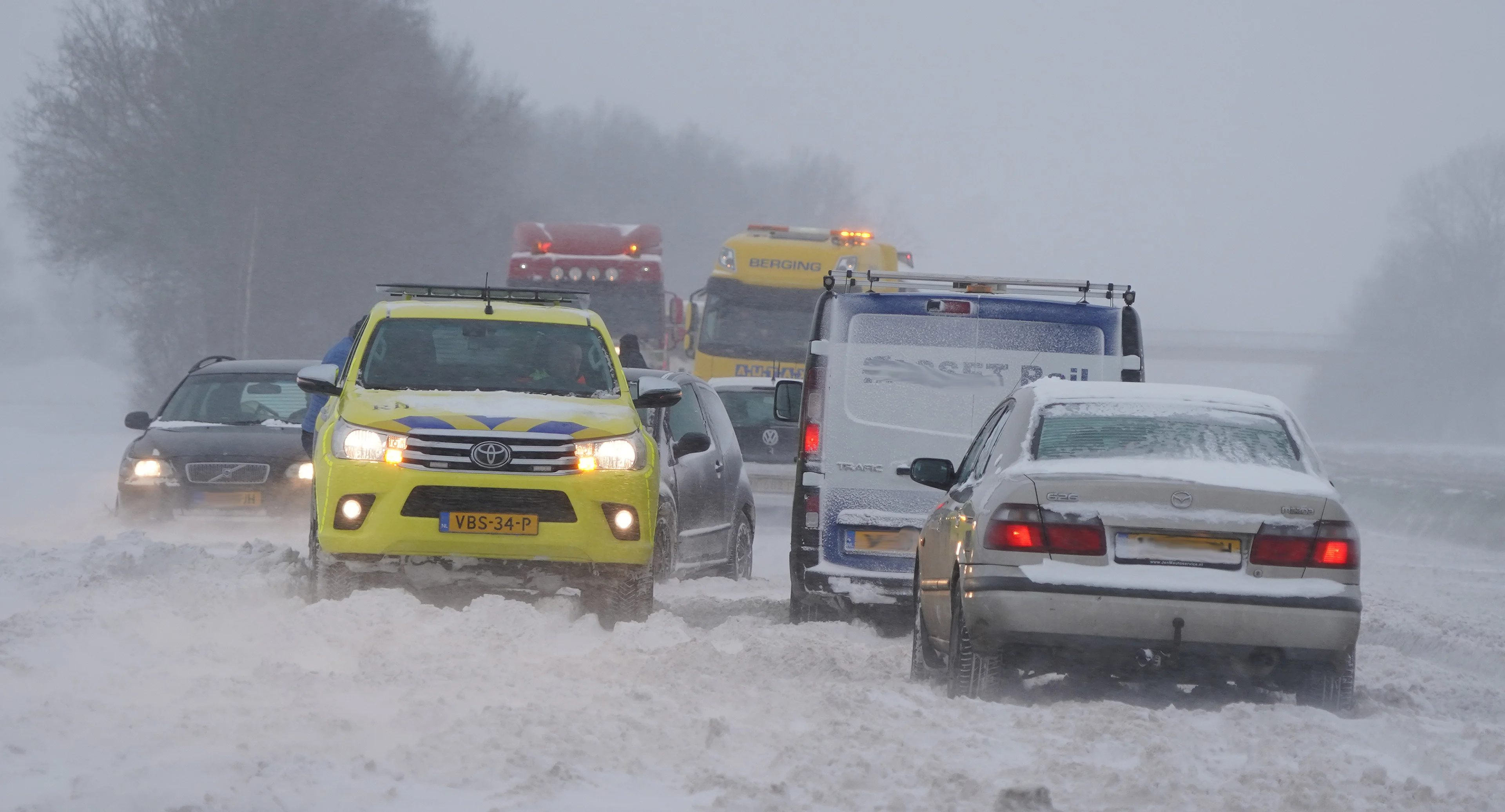 Rijkswaterstaat waarschuwt: ga ook maandagochtend niet de weg op