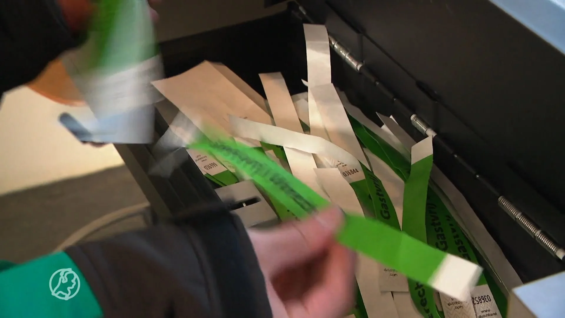 Zwolle test met polsbandjes en sneltesten om lange rijen bij horeca te voorkomen