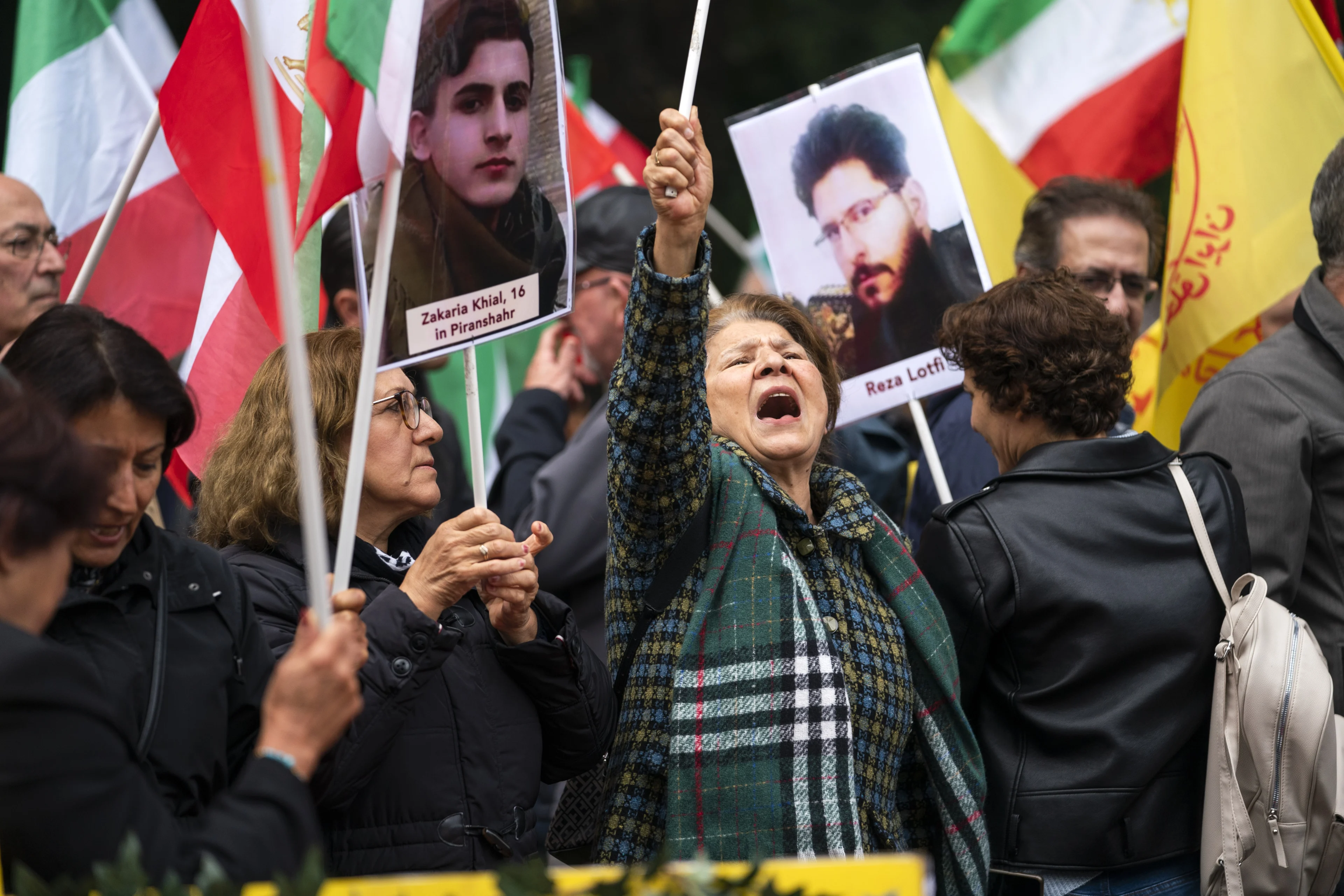 Honderden mensen in Nederland demonstreren tegen Iraanse regering