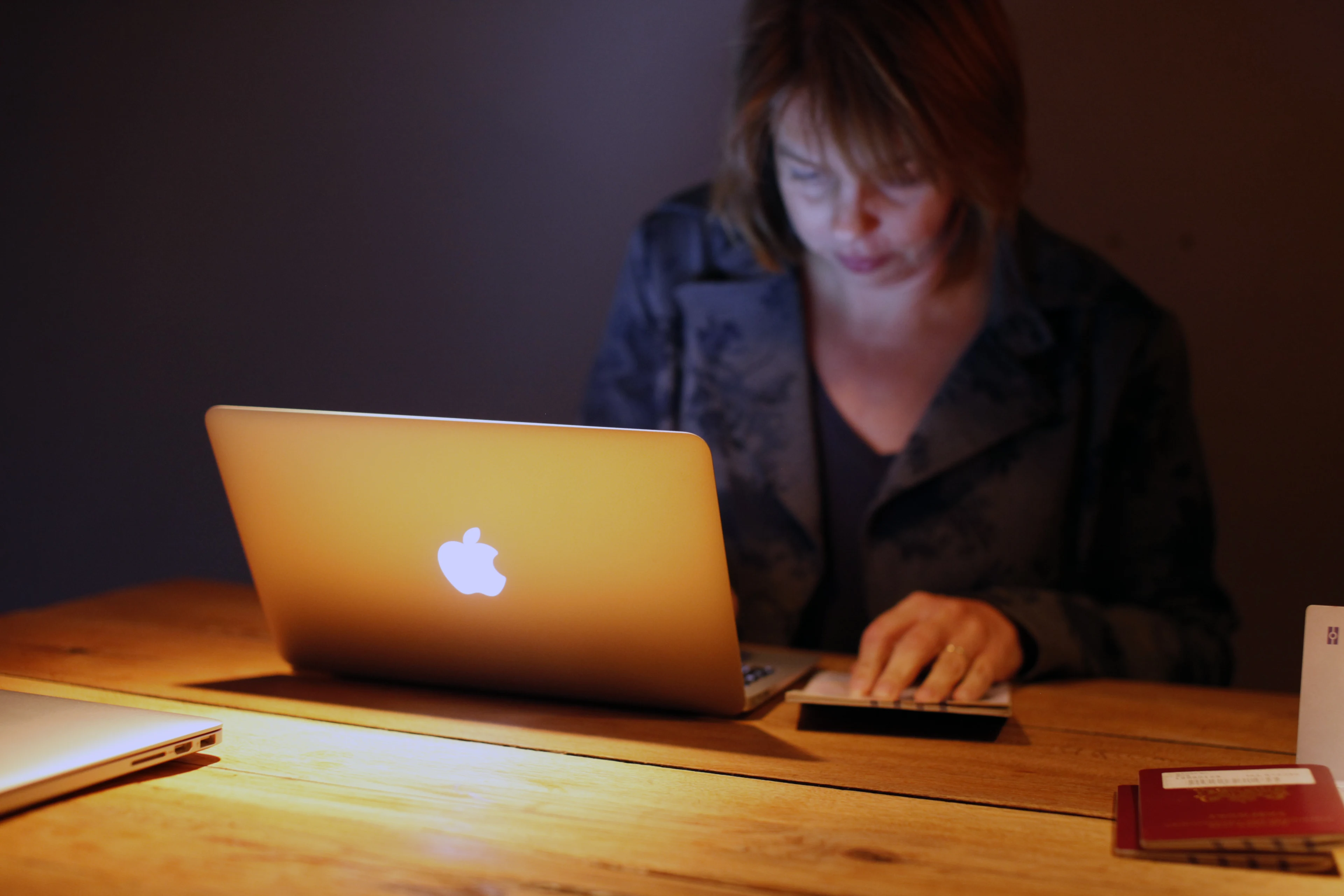 77-jarige vrouw laat zich niet oplichten en verzint valstrik voor 'bankmedewerker'