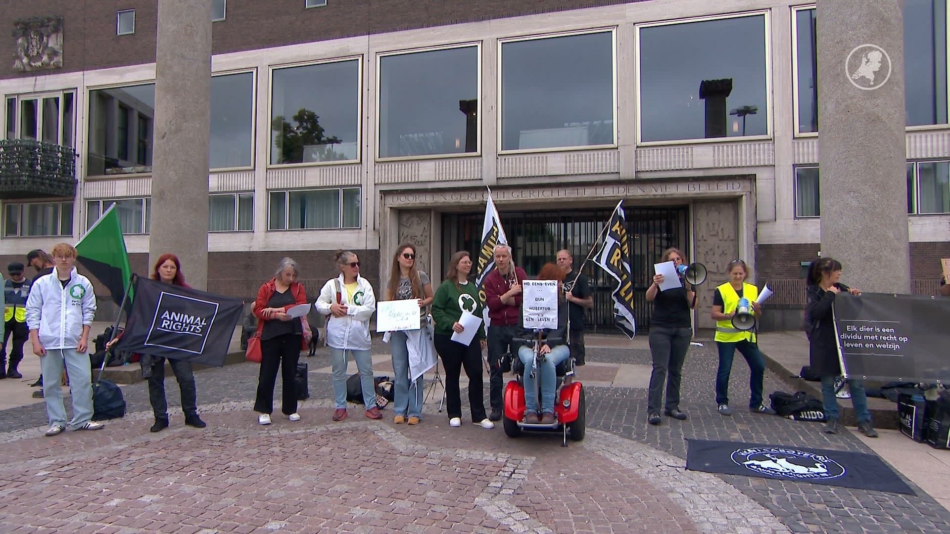 'Gun Hubertus een leven': protest tegen afschieten probleemwolf
