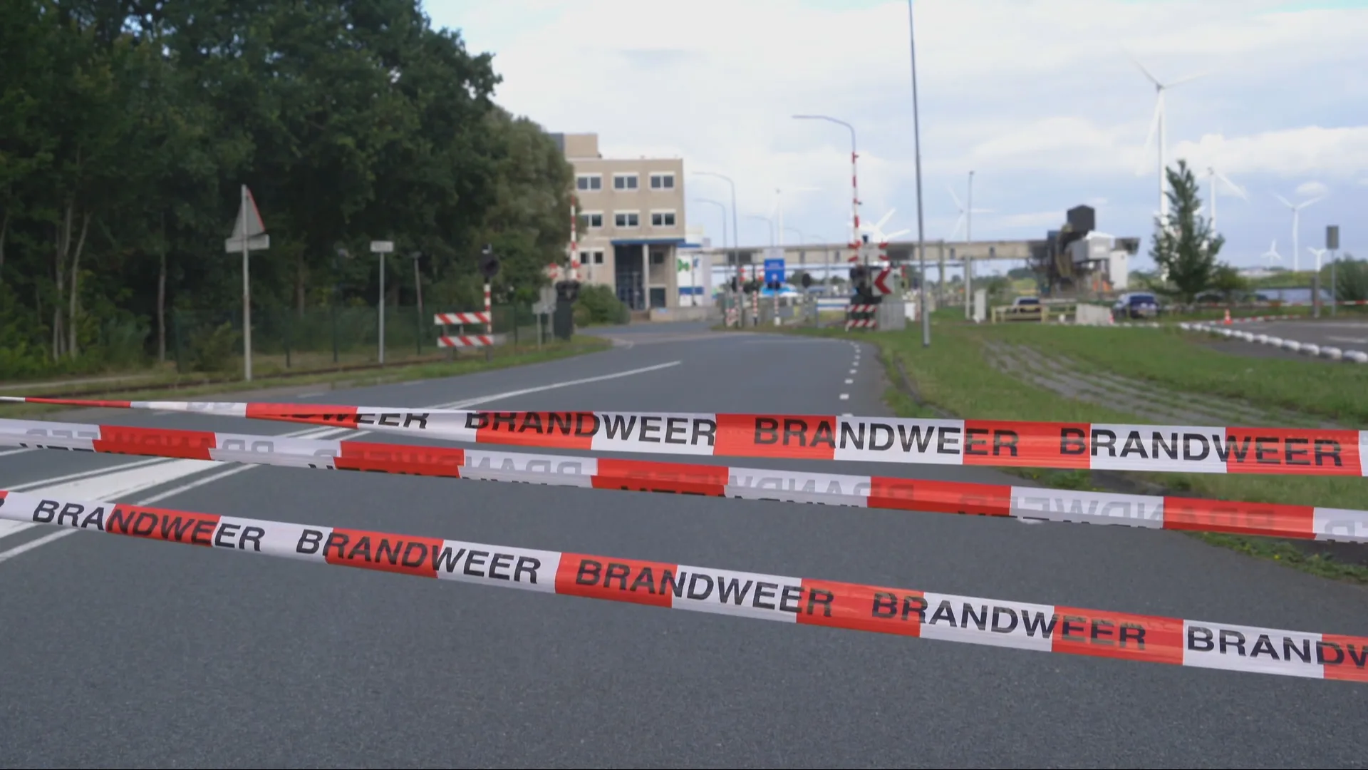 NL-Alert voor gevaarlijke stof na brand op industrieterrein in Farmsum