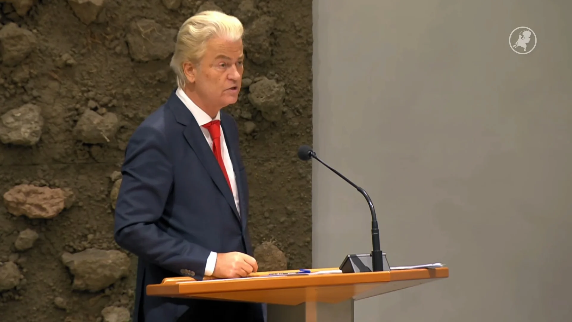 Wilders onder vuur in Kamer: 'Zet niet Nederlanders, maar zichzelf op 1'