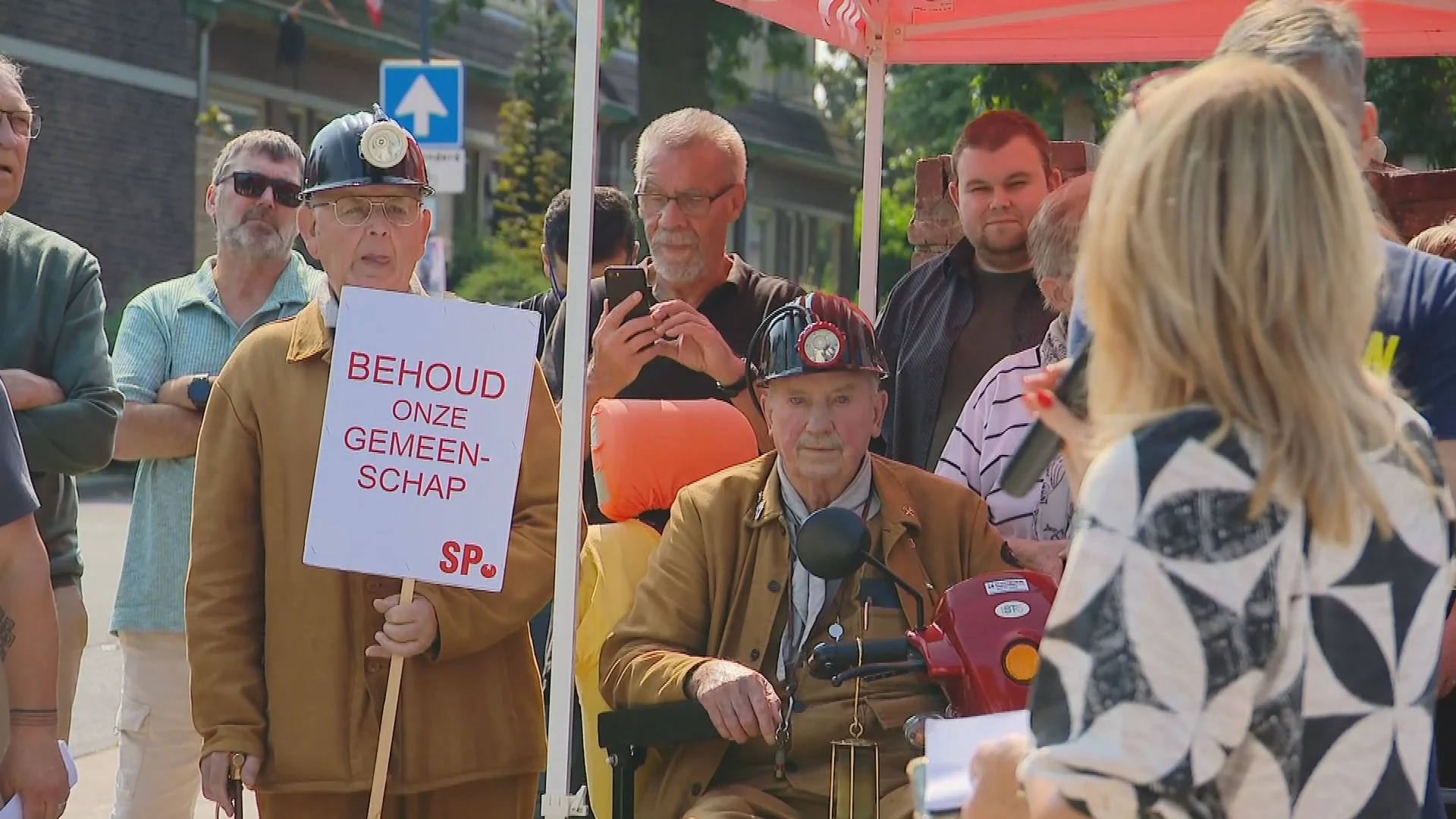 Boze Heerlenaren in verzet tegen sloopkogel door historische volksbuurt