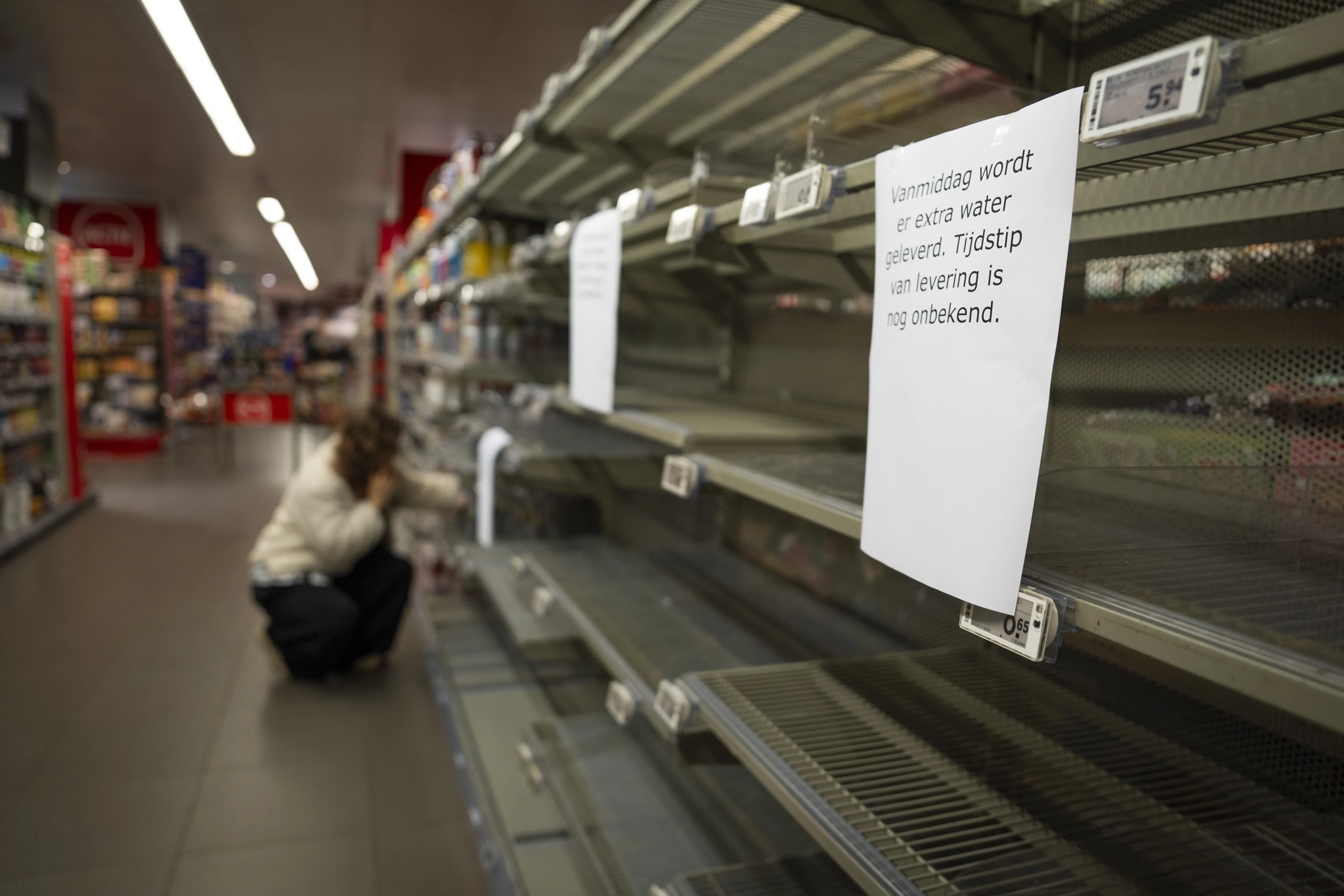 Utrechters hamsteren massaal flessenwater na kookadvies: 'Alsof corona terug is'