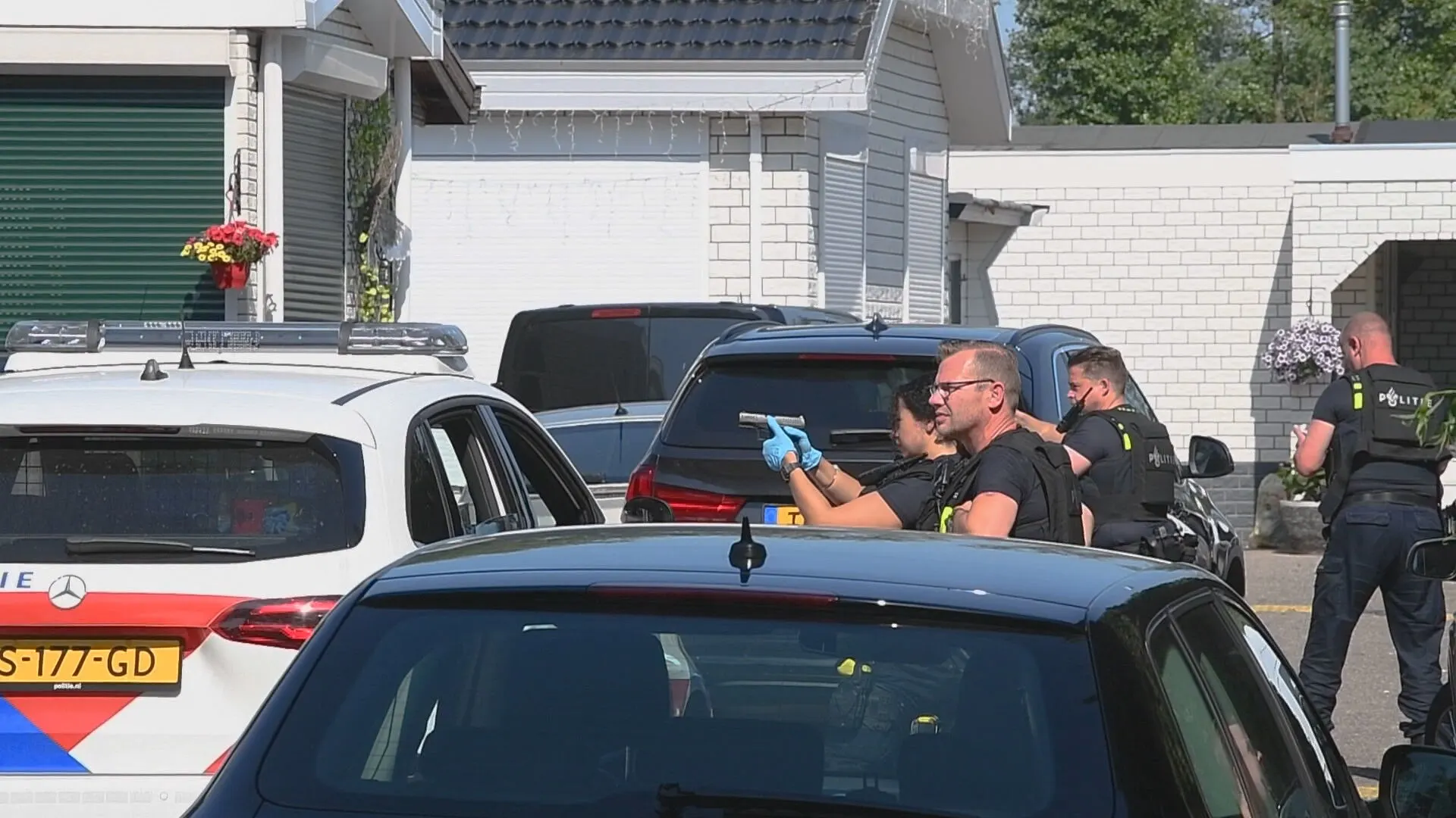 Dode bij schietpartij Brabants woonwagenkamp, gewonde laat lang bloedspoor achter