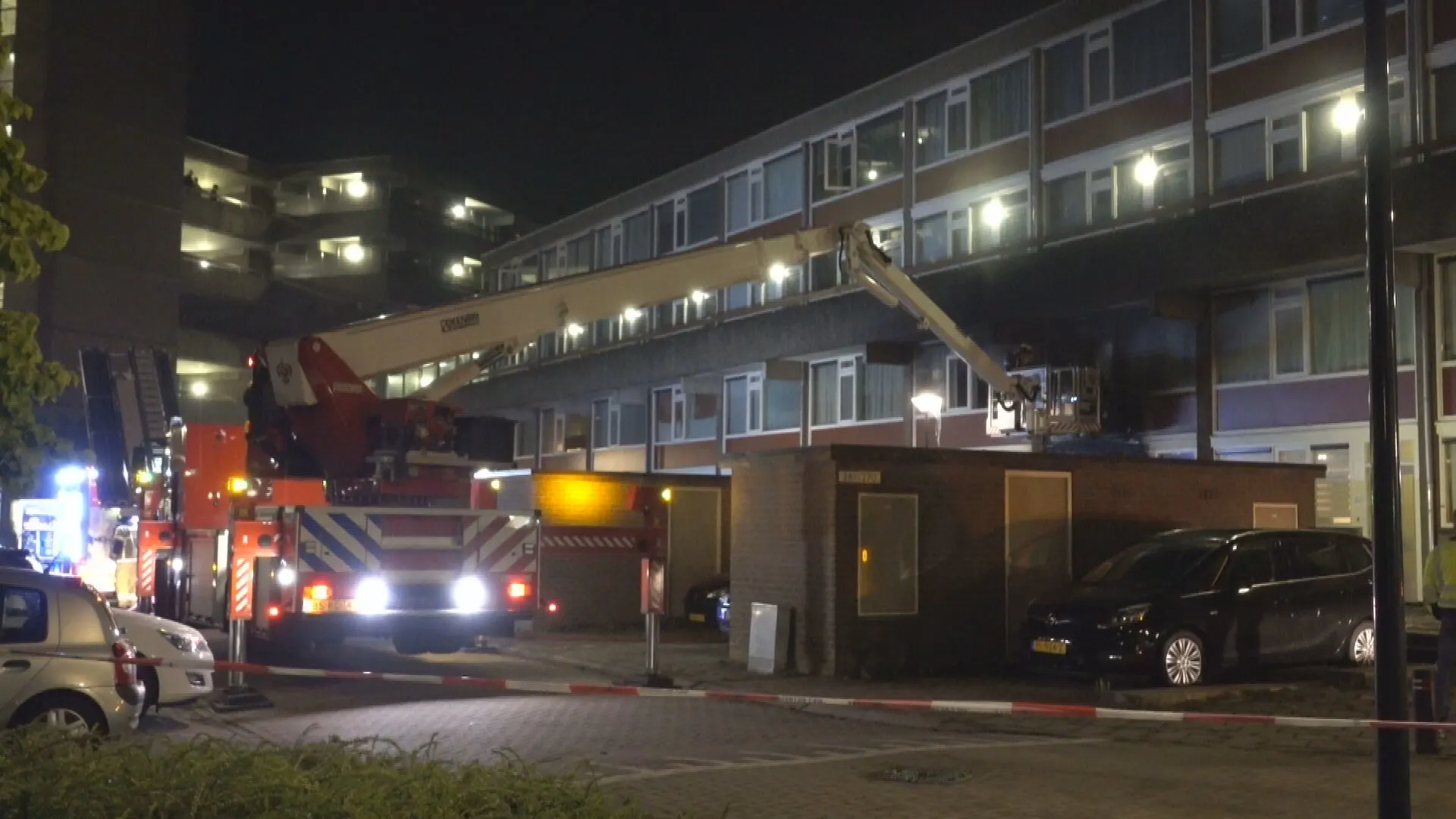 Bewoners veertig woningen tijdelijk geëvacueerd na brand in flat Hoorn
