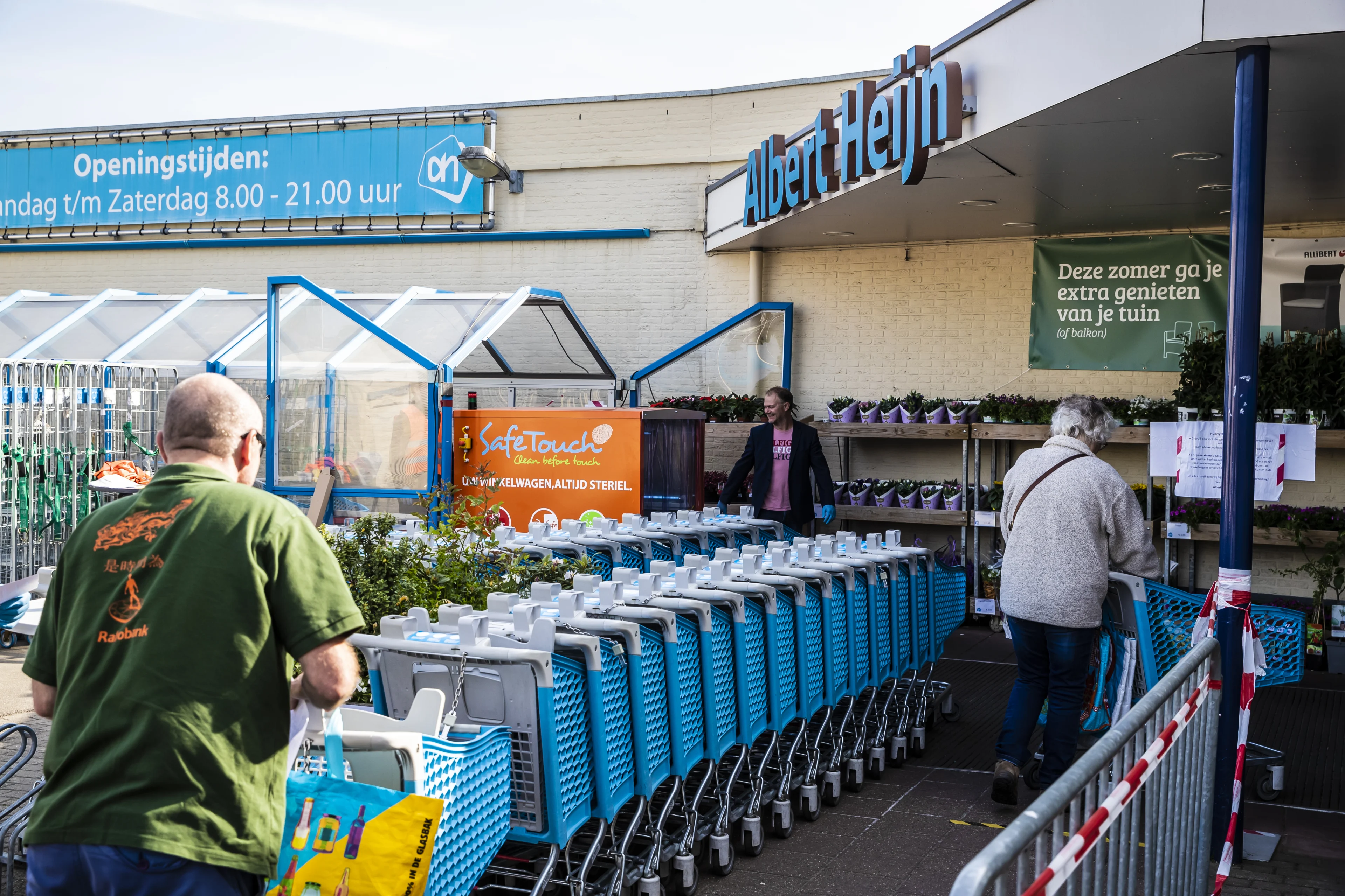 Bij Albert Heijn is een winkelwagen of mandje niet overal meer verplicht