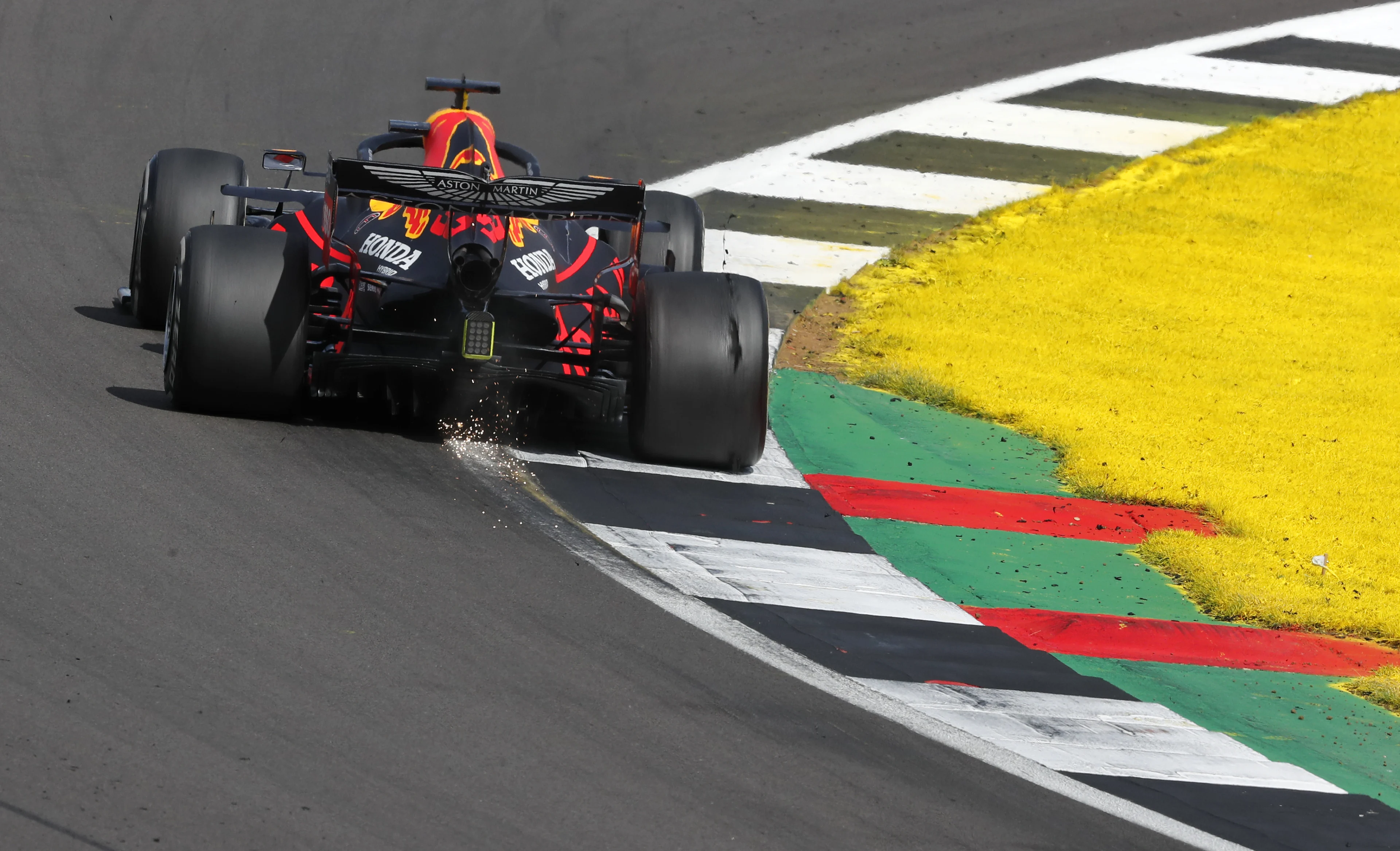 Verstappen tweede na sensationeel einde Britse GP