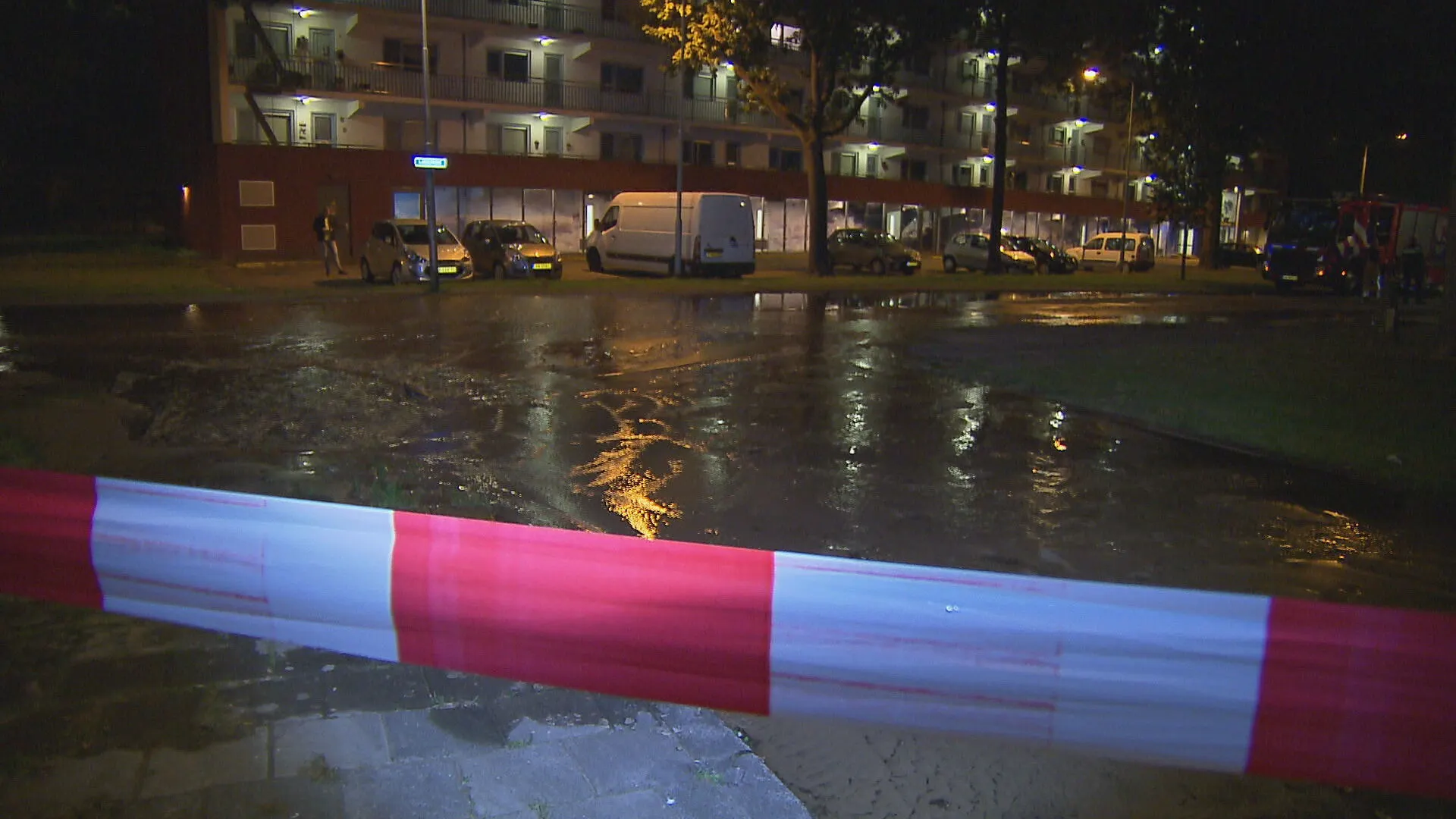 Straten blank en huizen ondergelopen door gesprongen waterleiding in Breda