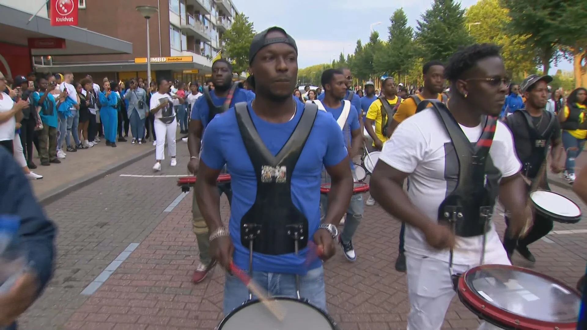 Honderden mensen bij lawaaitocht voor doodgeschoten Siki Martina