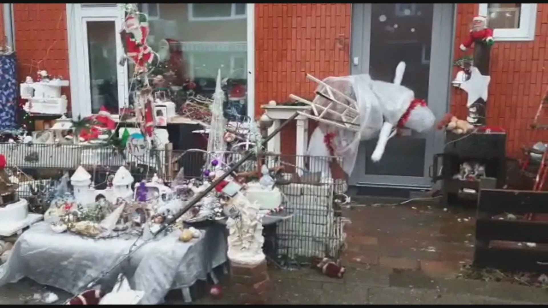 Storm Bella raast door mooist verlichte kerststraat van Nederland: 'Een kleine nachtmerrie na zoveel vreugd'