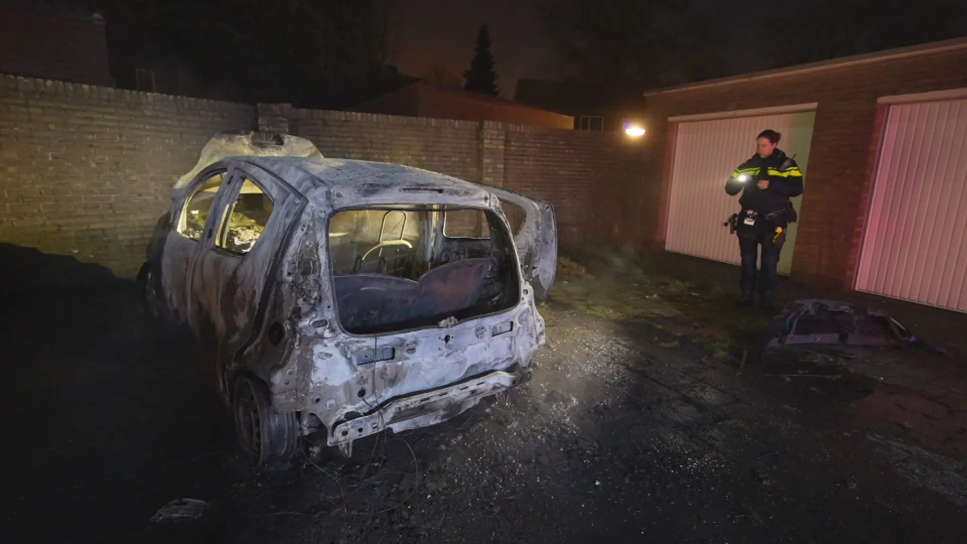 Meerdere autobranden in Eindhoven: drie auto's in de fik